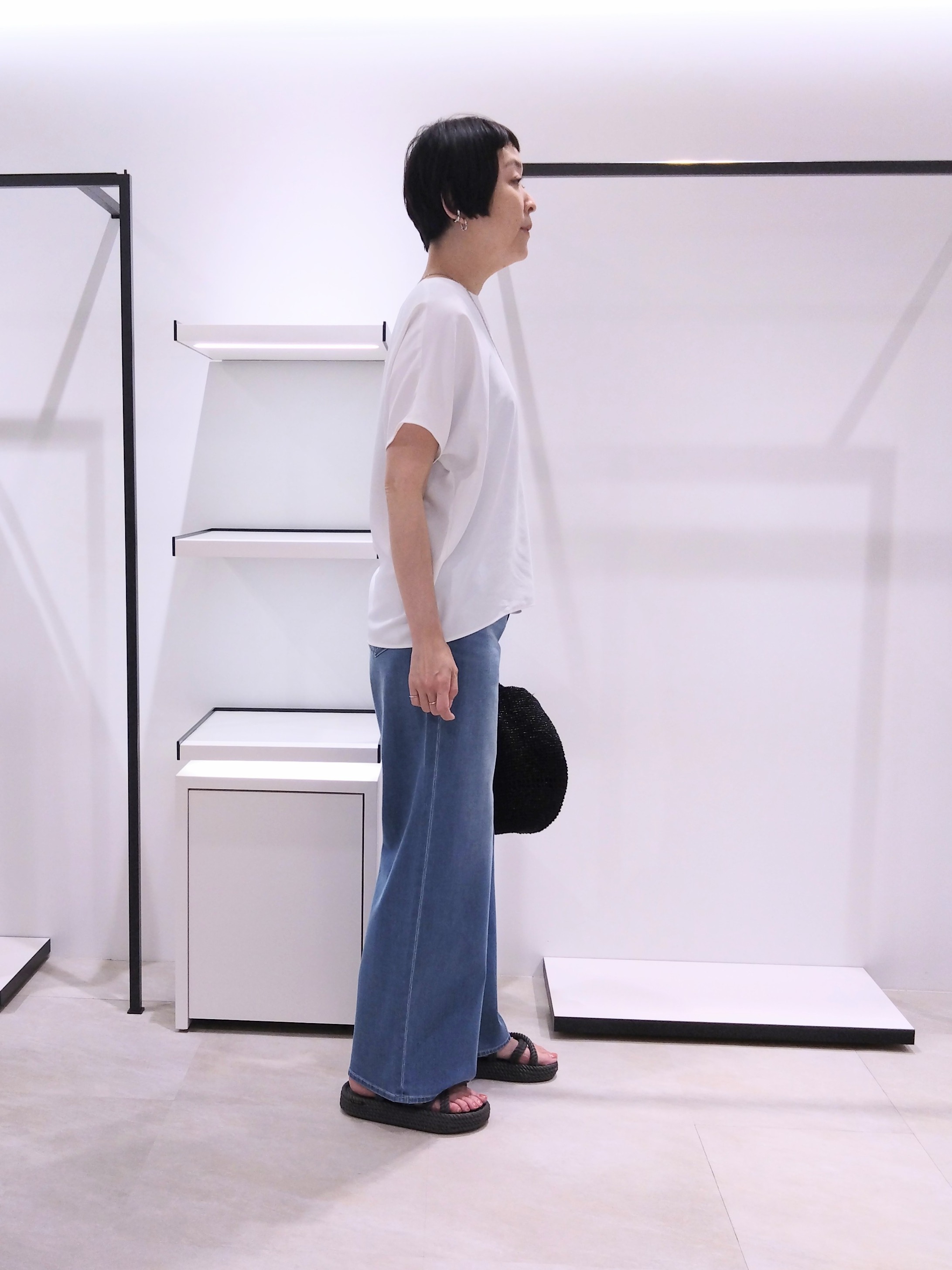まちこさんの「UNTITLED｜【UV/接触冷感/セットアップ可】リラクシーキーVネックブラウス」を使ったコーディネート