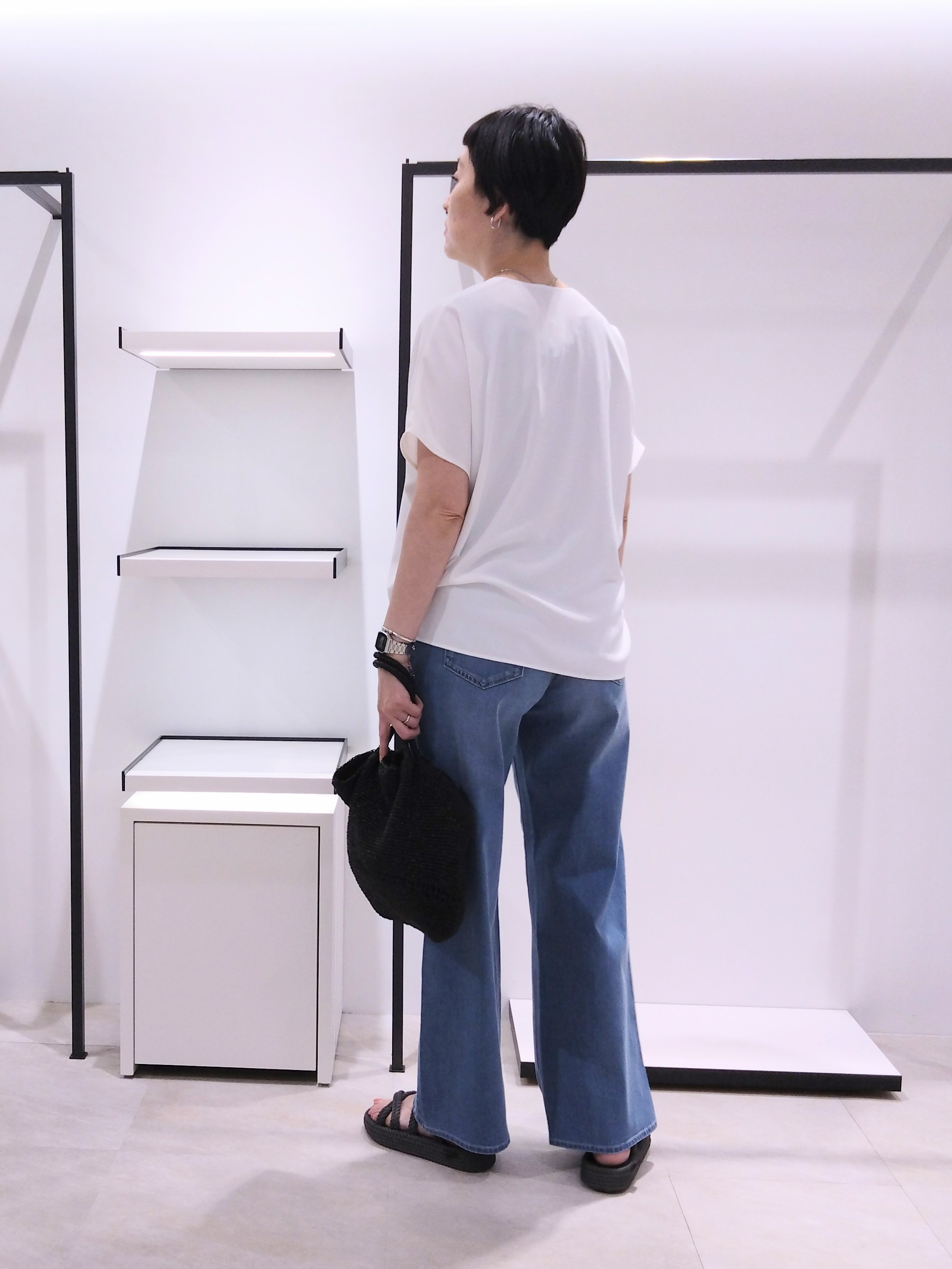 まちこさんの「UNTITLED｜【UV/接触冷感/セットアップ可】リラクシーキーVネックブラウス」を使ったコーディネート