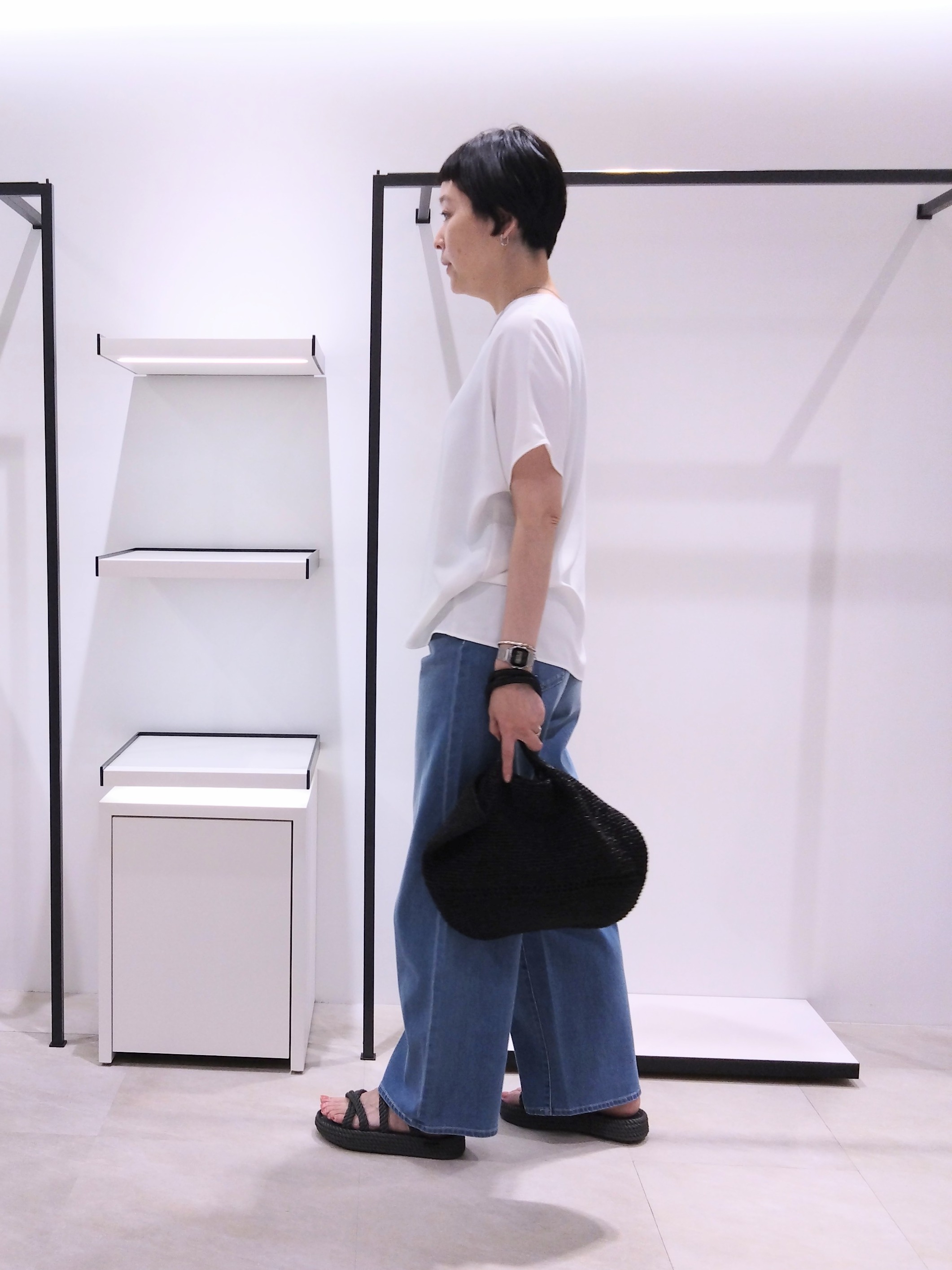 まちこさんの「UNTITLED｜【UV/接触冷感/セットアップ可】リラクシーキーVネックブラウス」を使ったコーディネート