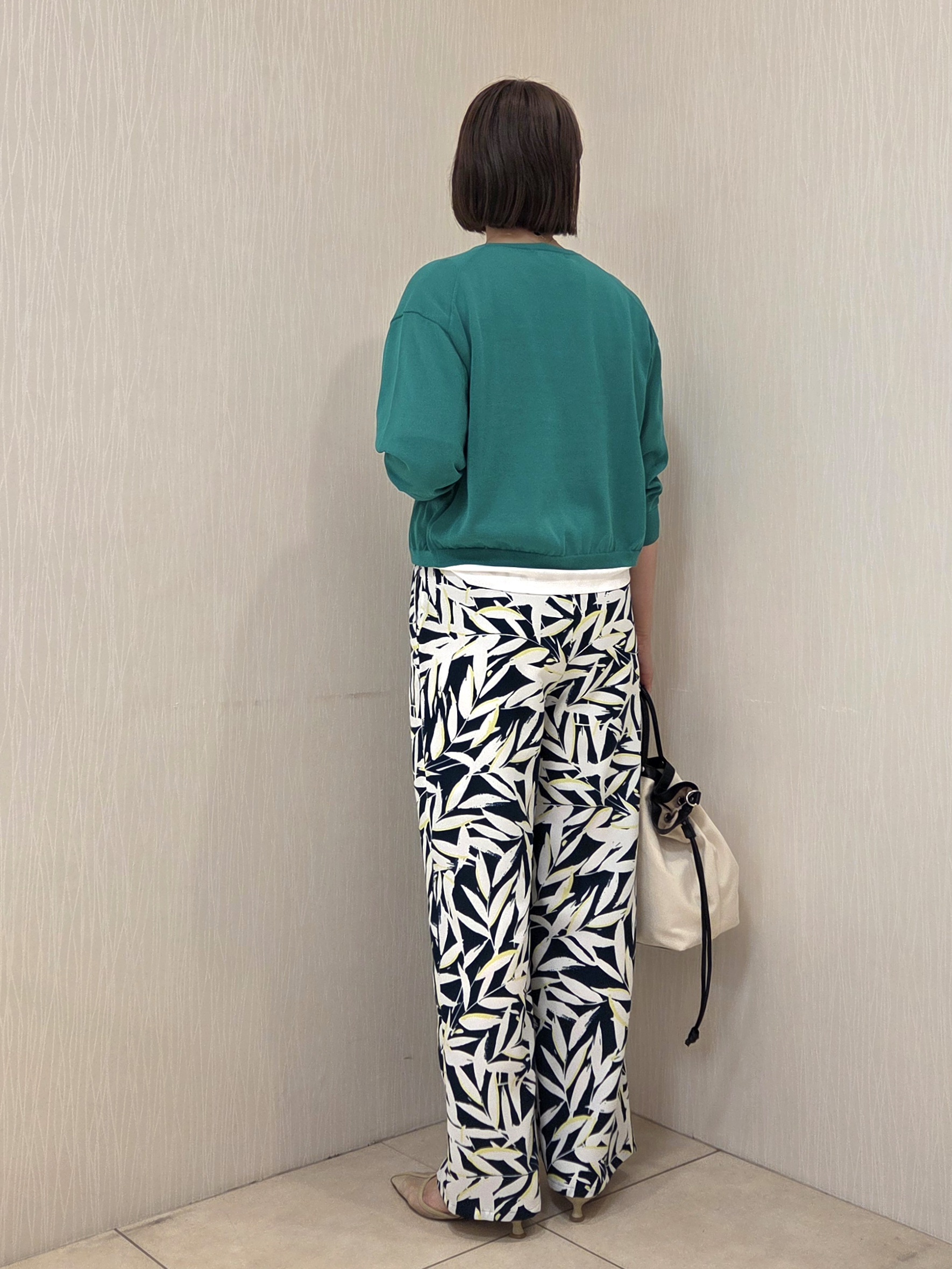 naokoさんの「UNTITLED｜【洗える/日除け・冷房対策に】ハイゲージクルーネックカーディガン」を使ったコーディネート