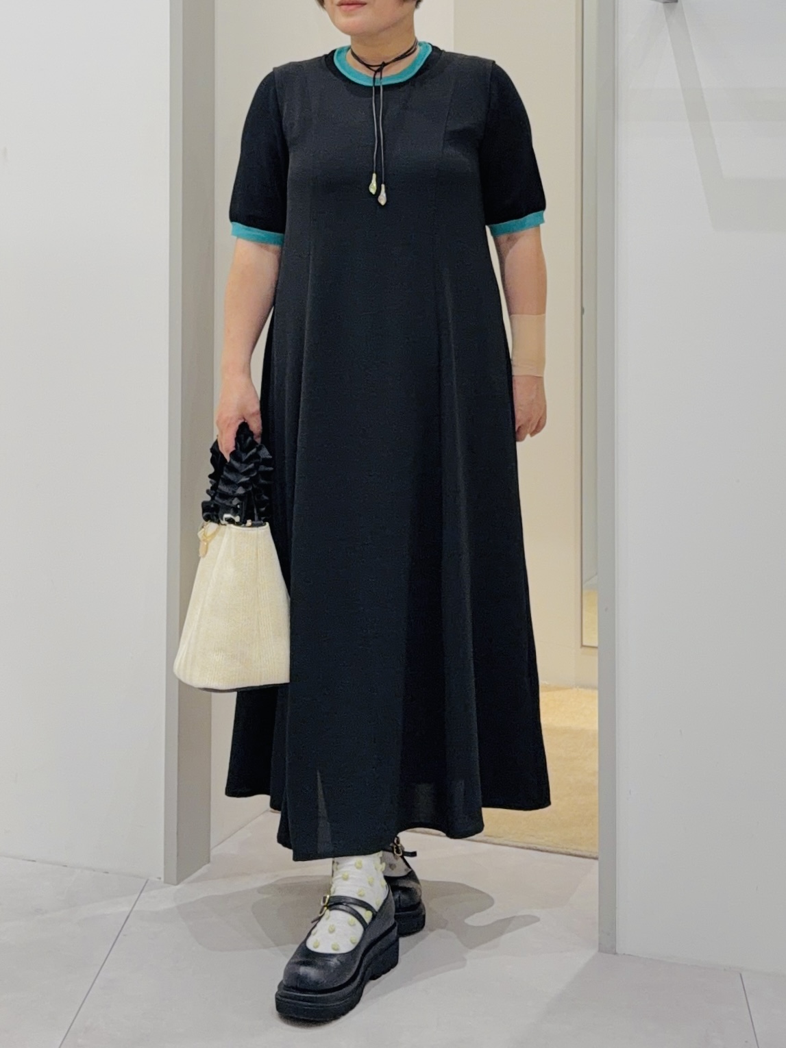 タナさんの「THE SHOP TK｜【ひんやり／防しわ／吸水速乾／UV】美しさを1日中キープ ノースリーブフレアワンピース」を使ったコーディネート