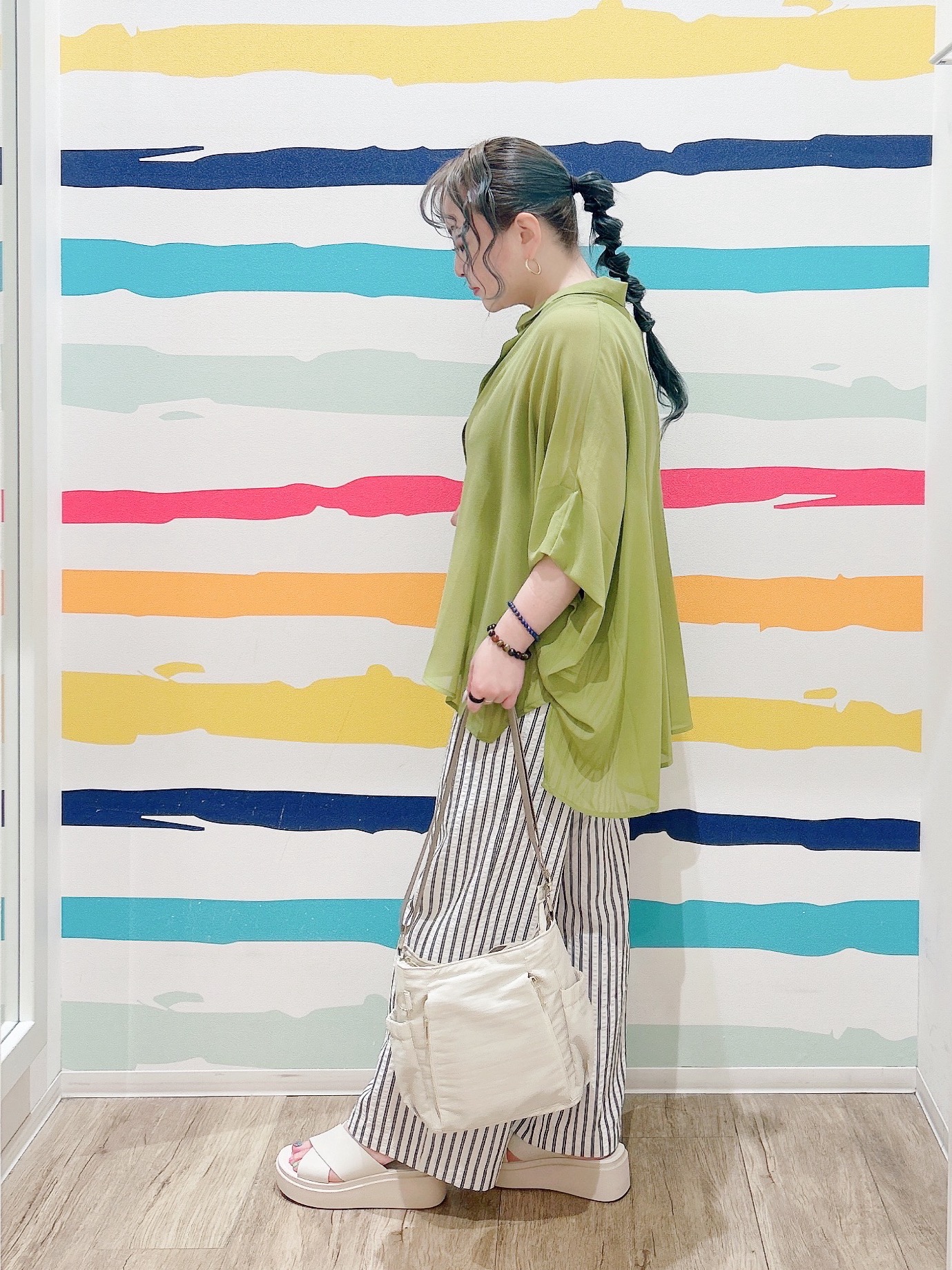Peeさんの「SHOO･LA･RUE｜【洗濯機可/S-LL】コーデのさりげないアクセントに　きらきらラメタンクトップ」を使ったコーディネート