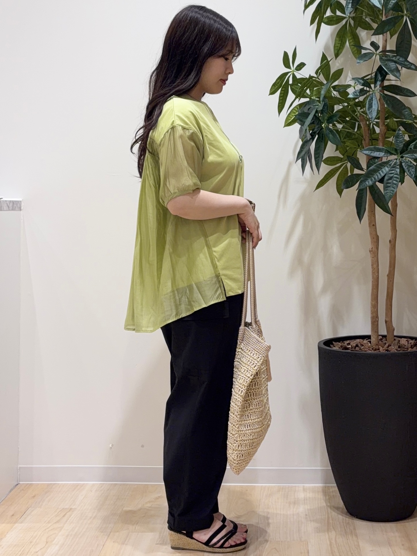 minamiさんの「grove｜【貴島明日香さん着用/UVカット】体型カバー叶う、バックプリーツTシャツ」を使ったコーディネート