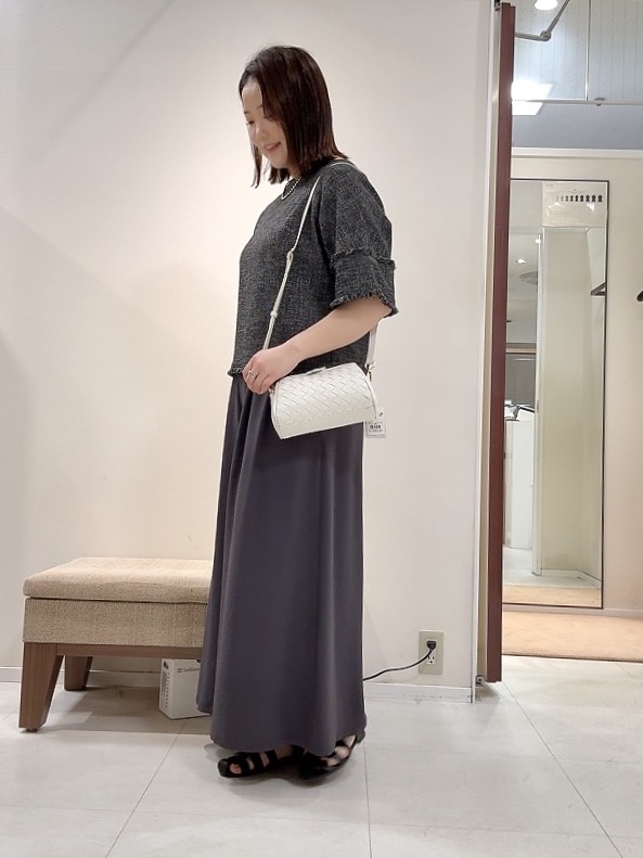 YUIさんの「UNTITLED｜ドライミックスツィードブラウス」を使ったコーディネート