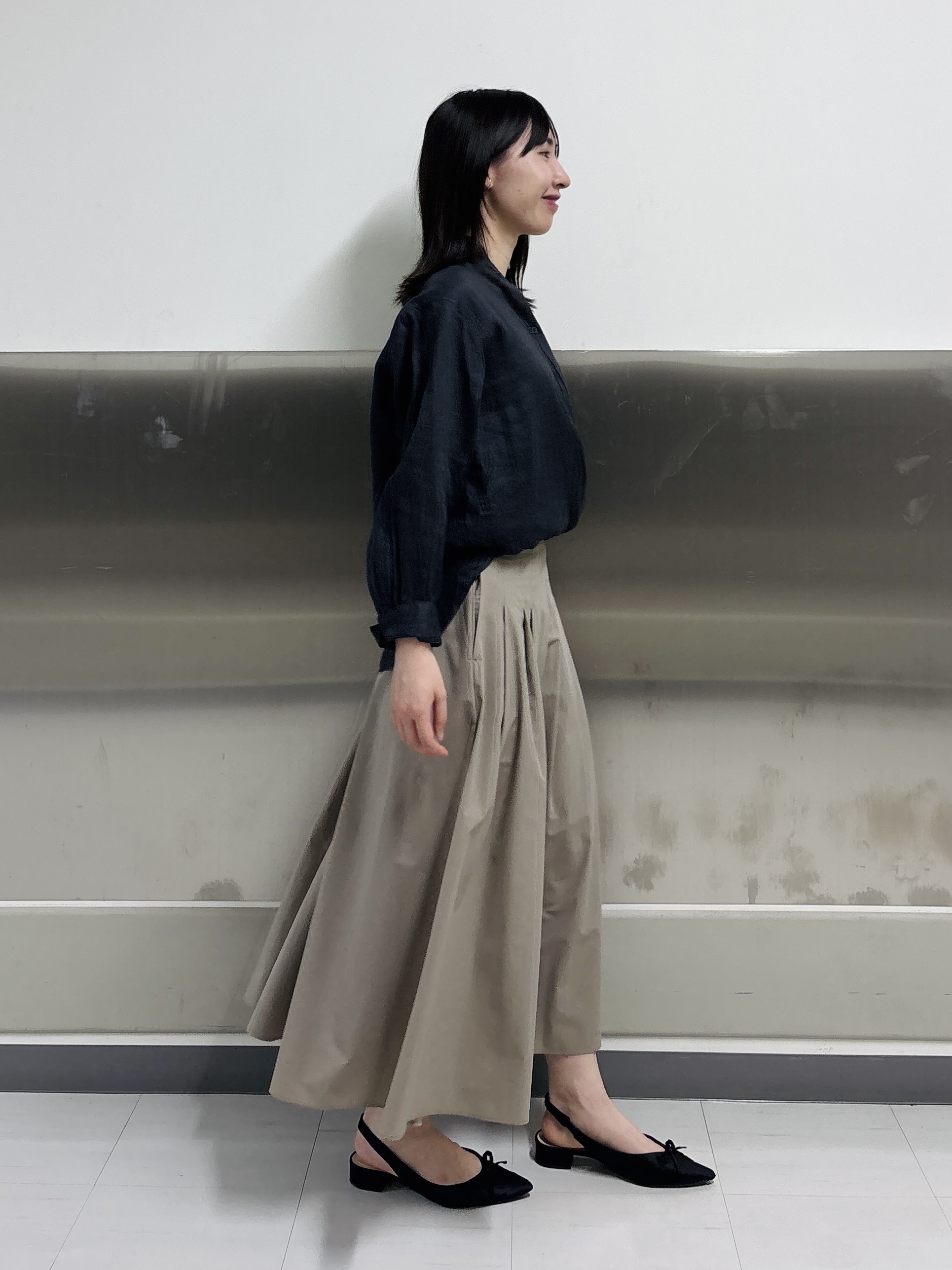 Yoshimiさんの「INDIVI｜【接触冷感／2WAY】カシュクールリネンシャツ」を使ったコーディネート