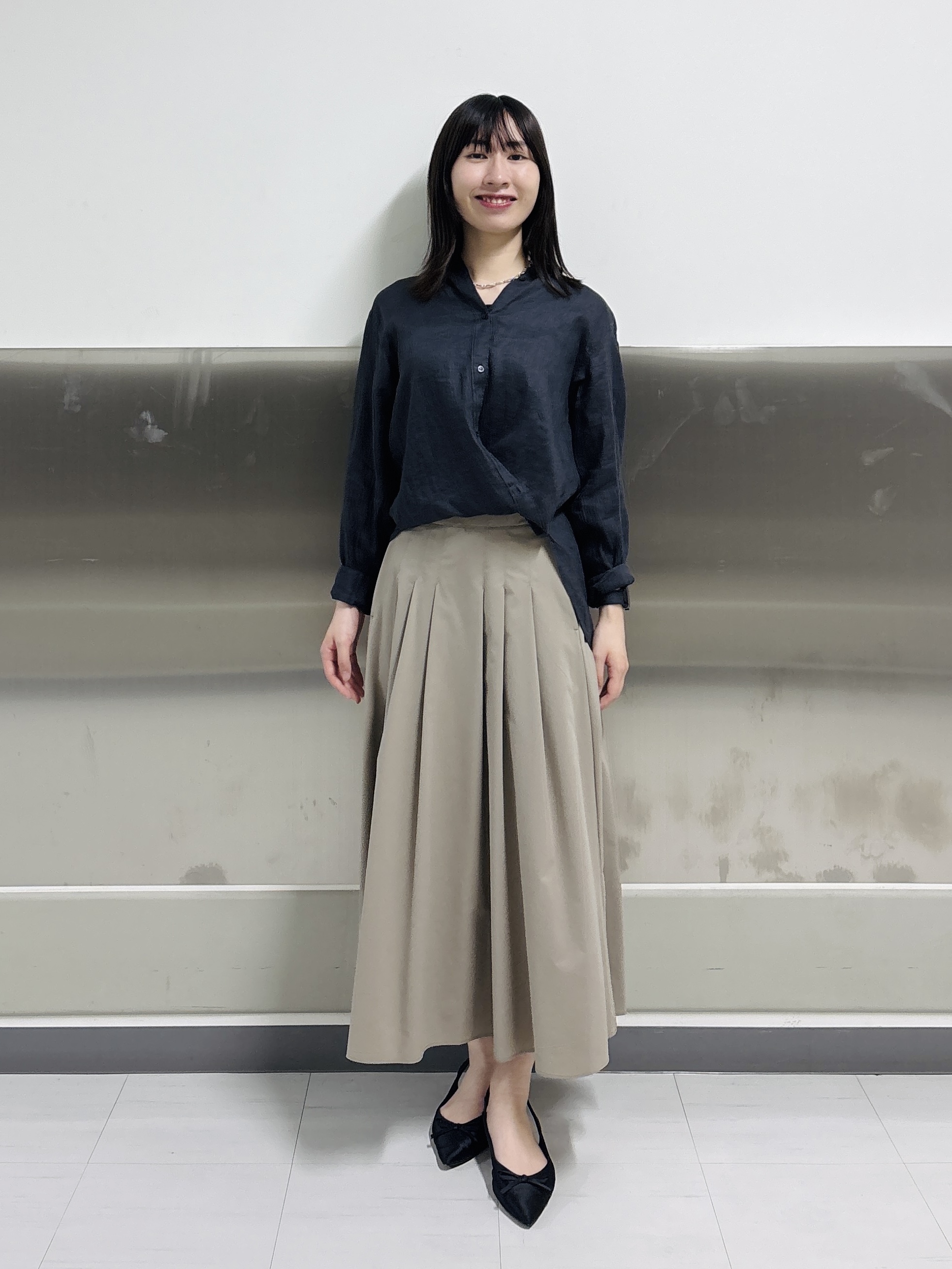 Yoshimiさんの「INDIVI｜【接触冷感／2WAY】カシュクールリネンシャツ」を使ったコーディネート