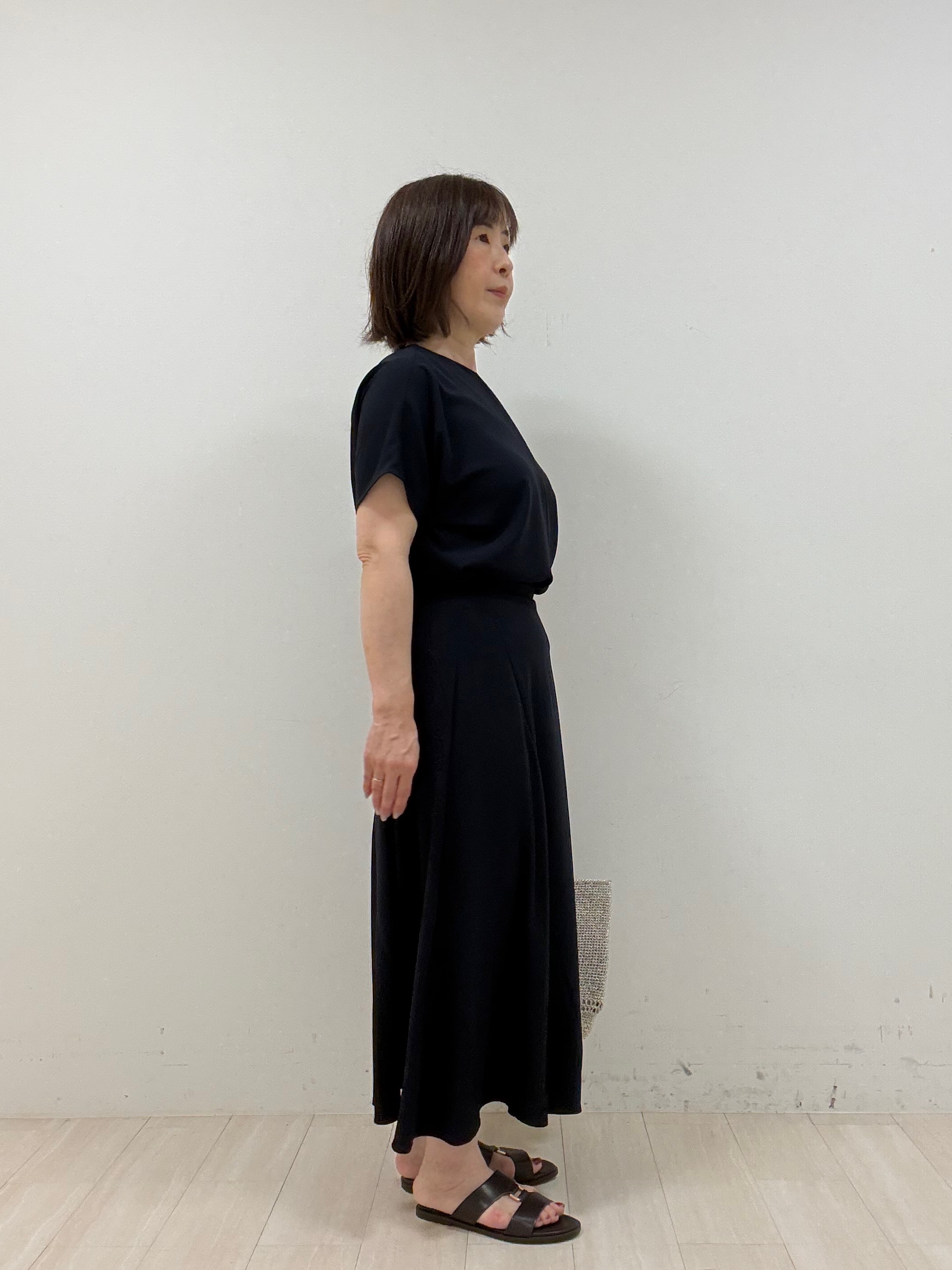 まつさんの「UNTITLED｜【UV/接触冷感/セットアップ可】リラクシーキーVネックブラウス」を使ったコーディネート