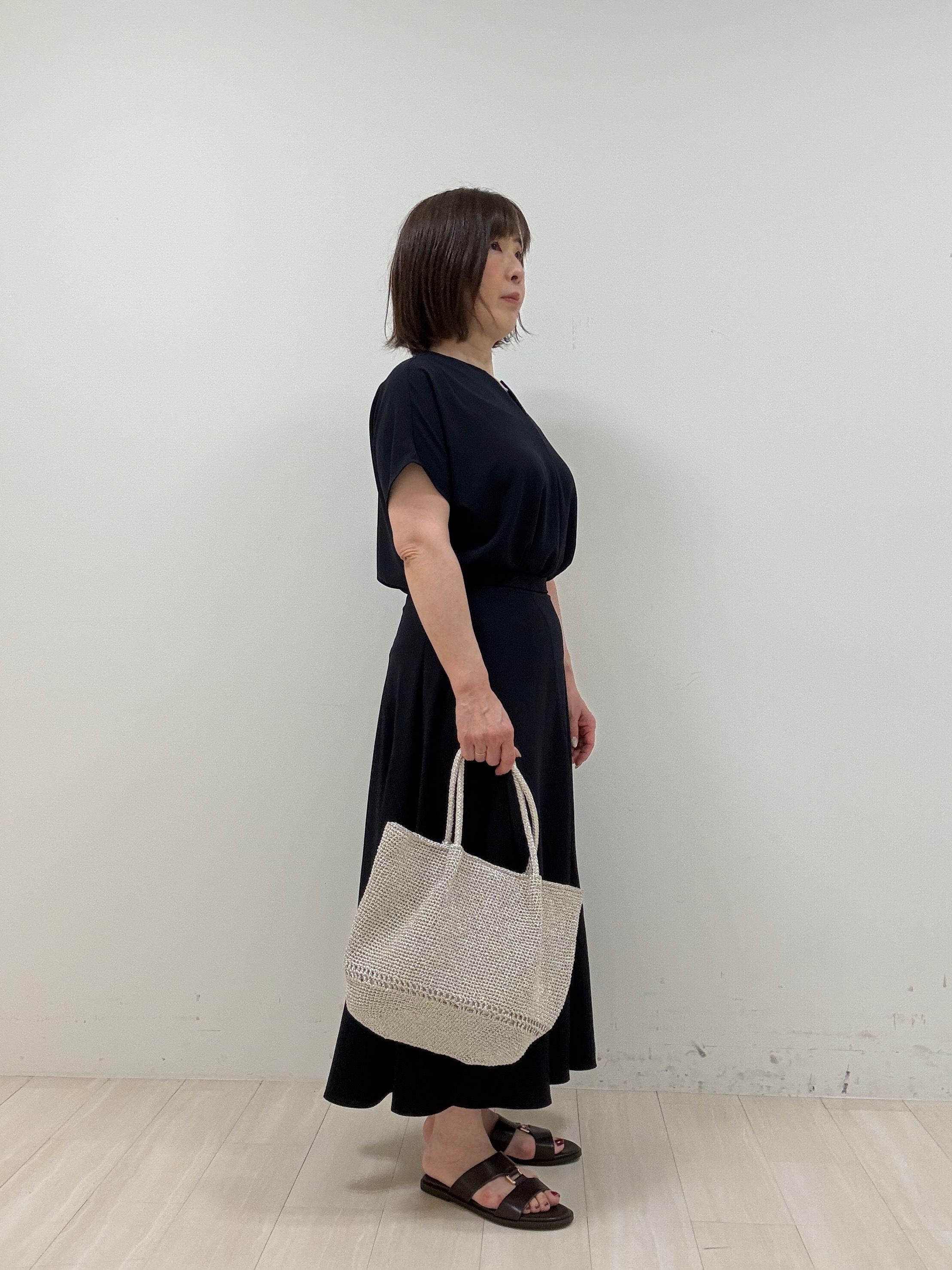 まつさんの「UNTITLED｜【UV/接触冷感/セットアップ可】リラクシーキーVネックブラウス」を使ったコーディネート