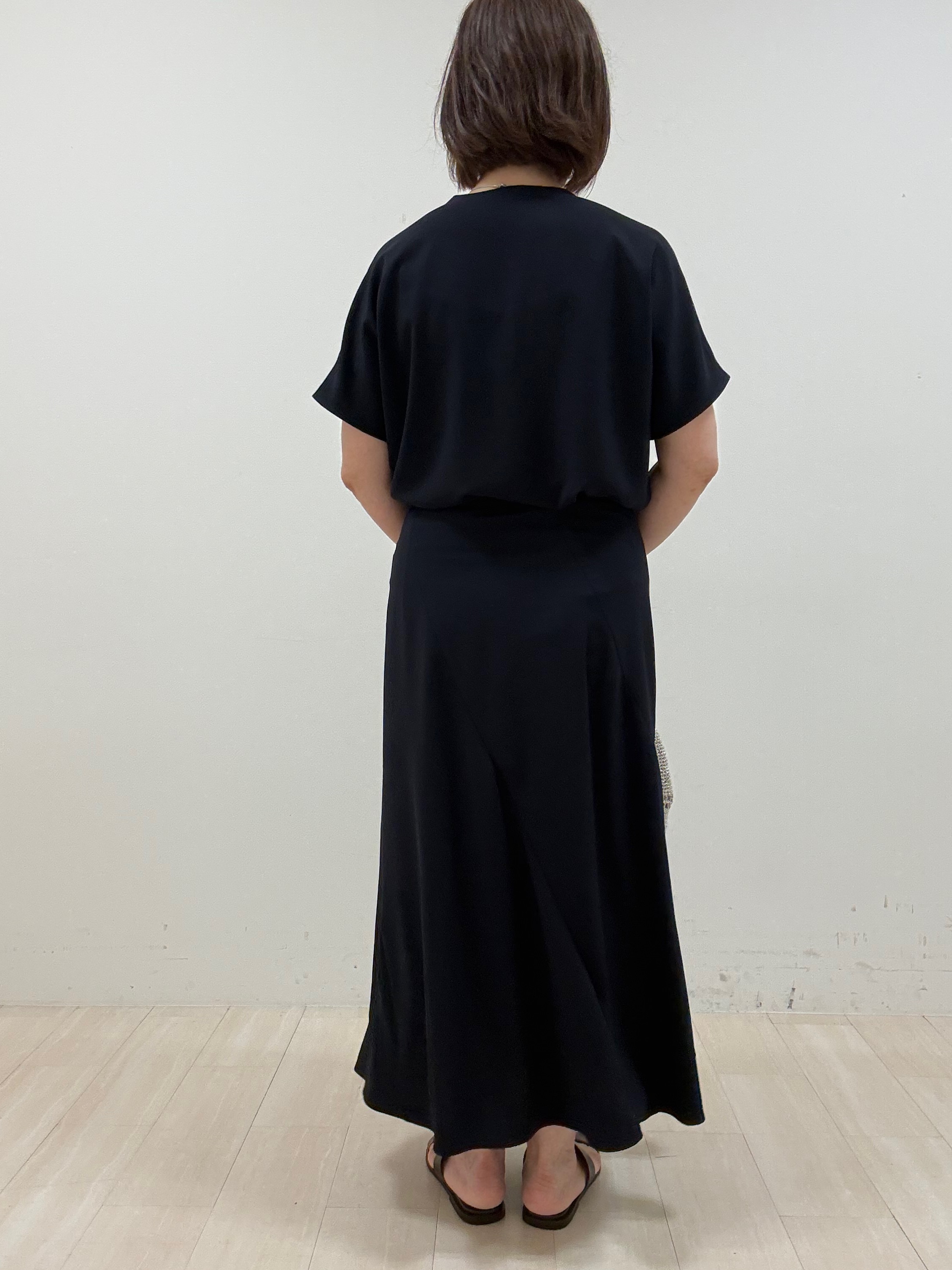 まつさんの「UNTITLED｜【UV/接触冷感/セットアップ可】リラクシーキーVネックブラウス」を使ったコーディネート