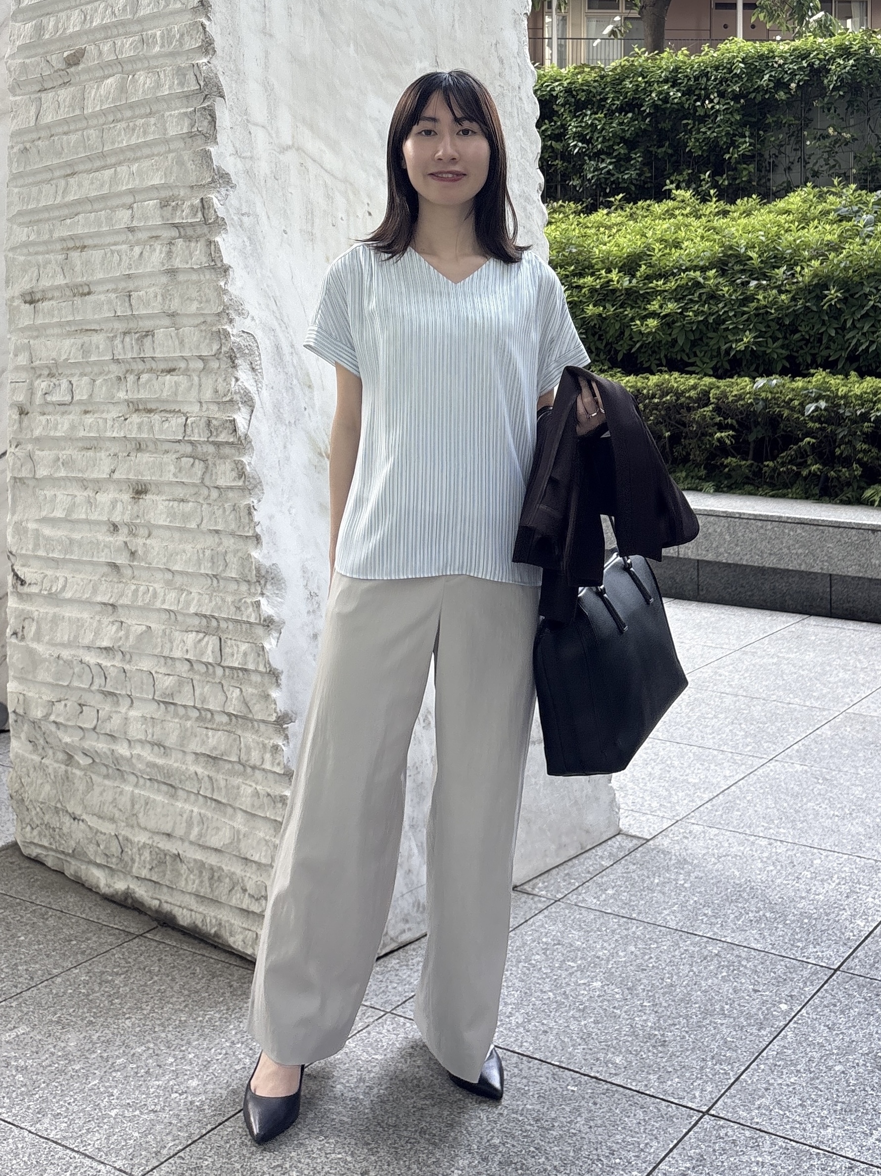 Yoshimiさんの「INDIVI｜【清涼感／UVケア／接触冷感】Vネックストライプブラウス」を使ったコーディネート