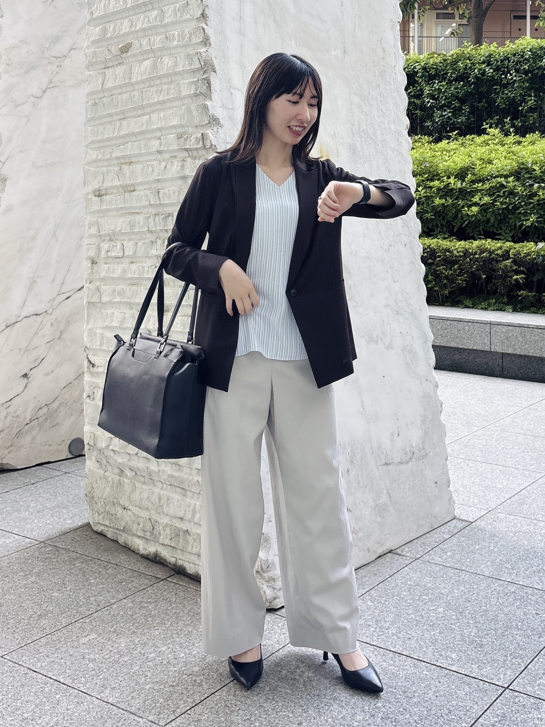 Yoshimiさんの「INDIVI｜【清涼感／UVケア／接触冷感】Vネックストライプブラウス」を使ったコーディネート