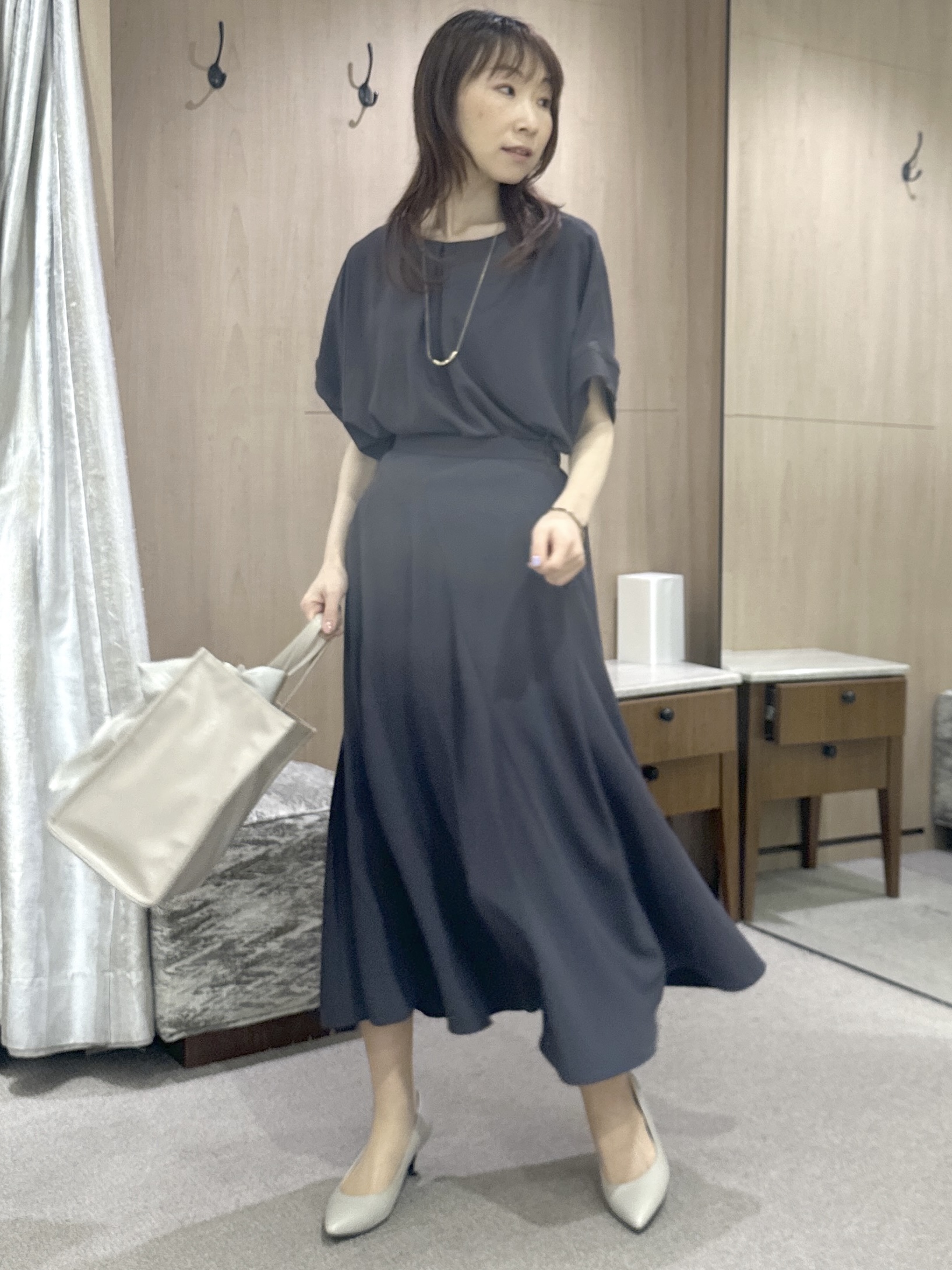 Miwaさんの「UNTITLED｜【前後2WAY/はっ水/セットアップ可】リラクシーフレンチスリーブブラウス」を使ったコーディネート