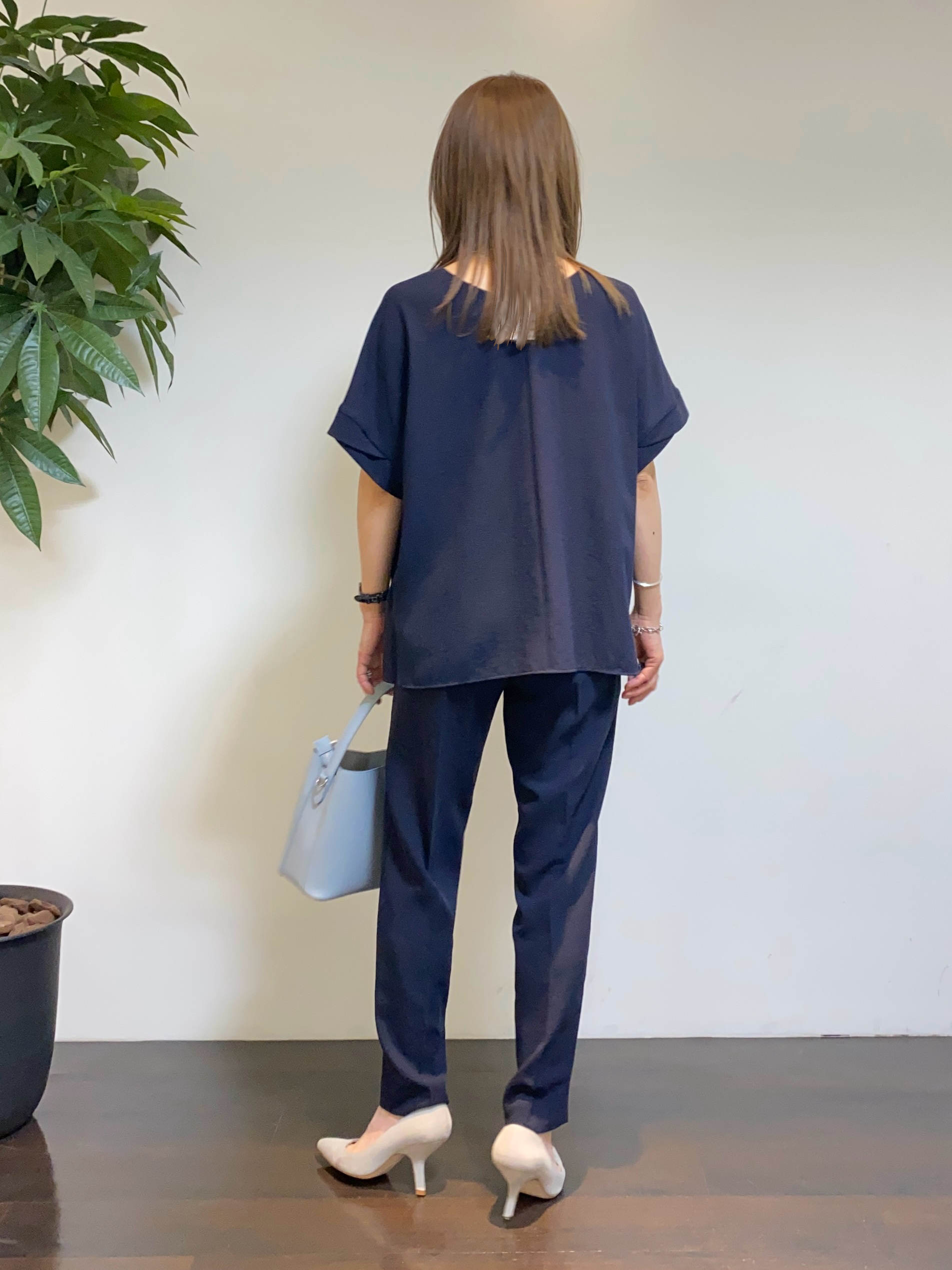 tomoさんの「UNTITLED｜【前後2WAY/はっ水/セットアップ可】リラクシーフレンチスリーブブラウス」を使ったコーディネート