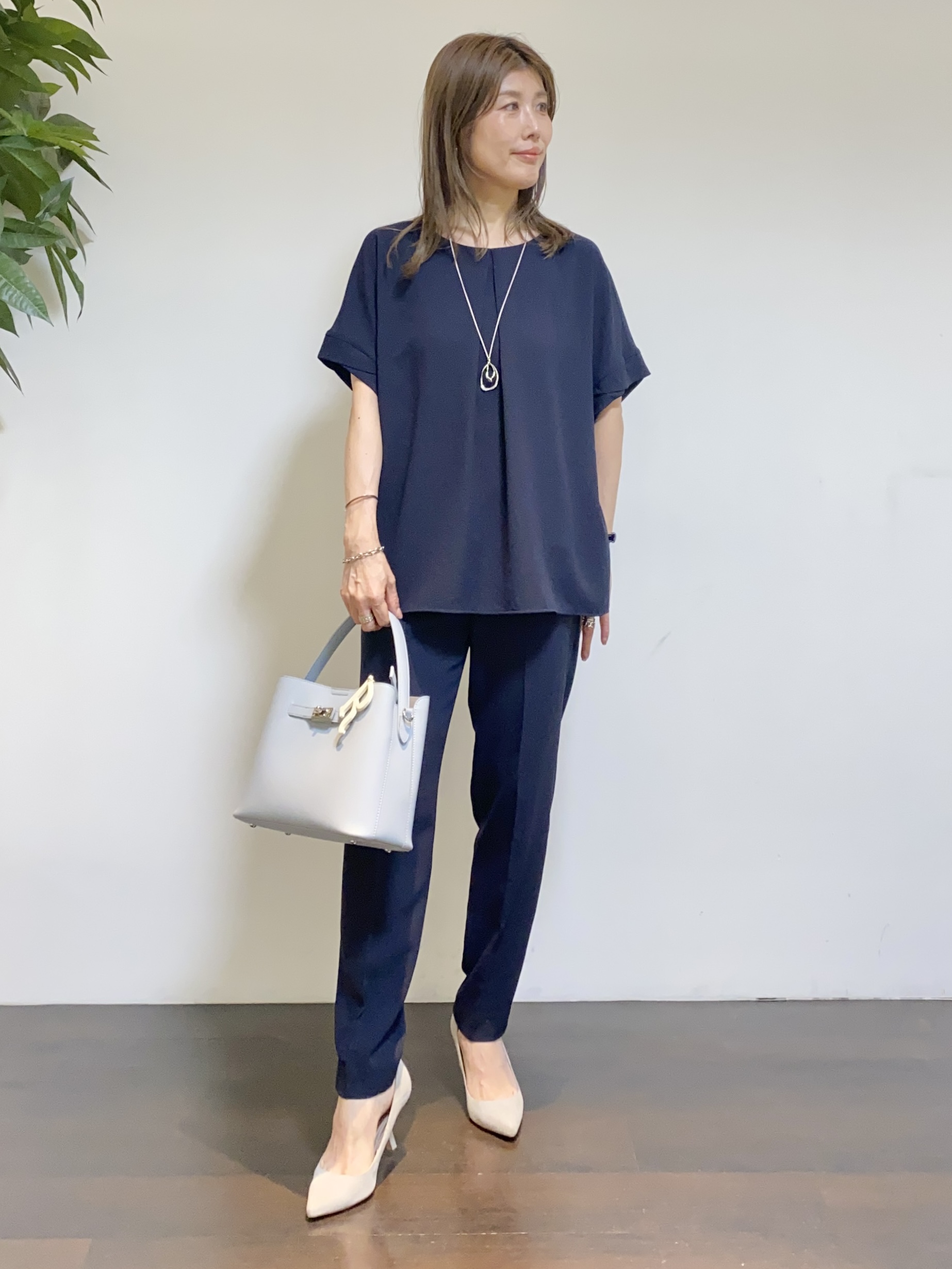 tomoさんの「UNTITLED｜【前後2WAY/はっ水/セットアップ可】リラクシーフレンチスリーブブラウス」を使ったコーディネート