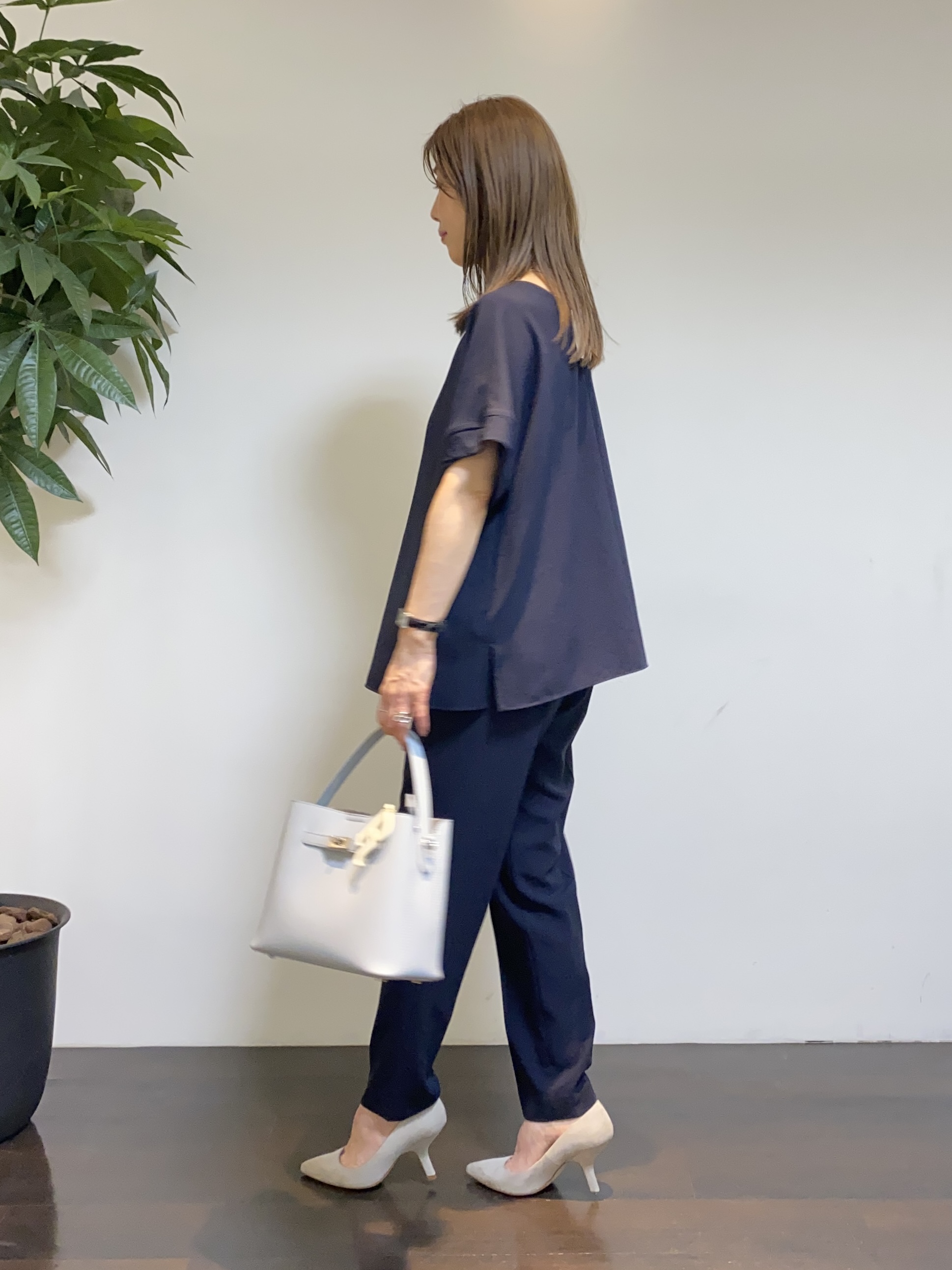 tomoさんの「UNTITLED｜【前後2WAY/はっ水/セットアップ可】リラクシーフレンチスリーブブラウス」を使ったコーディネート