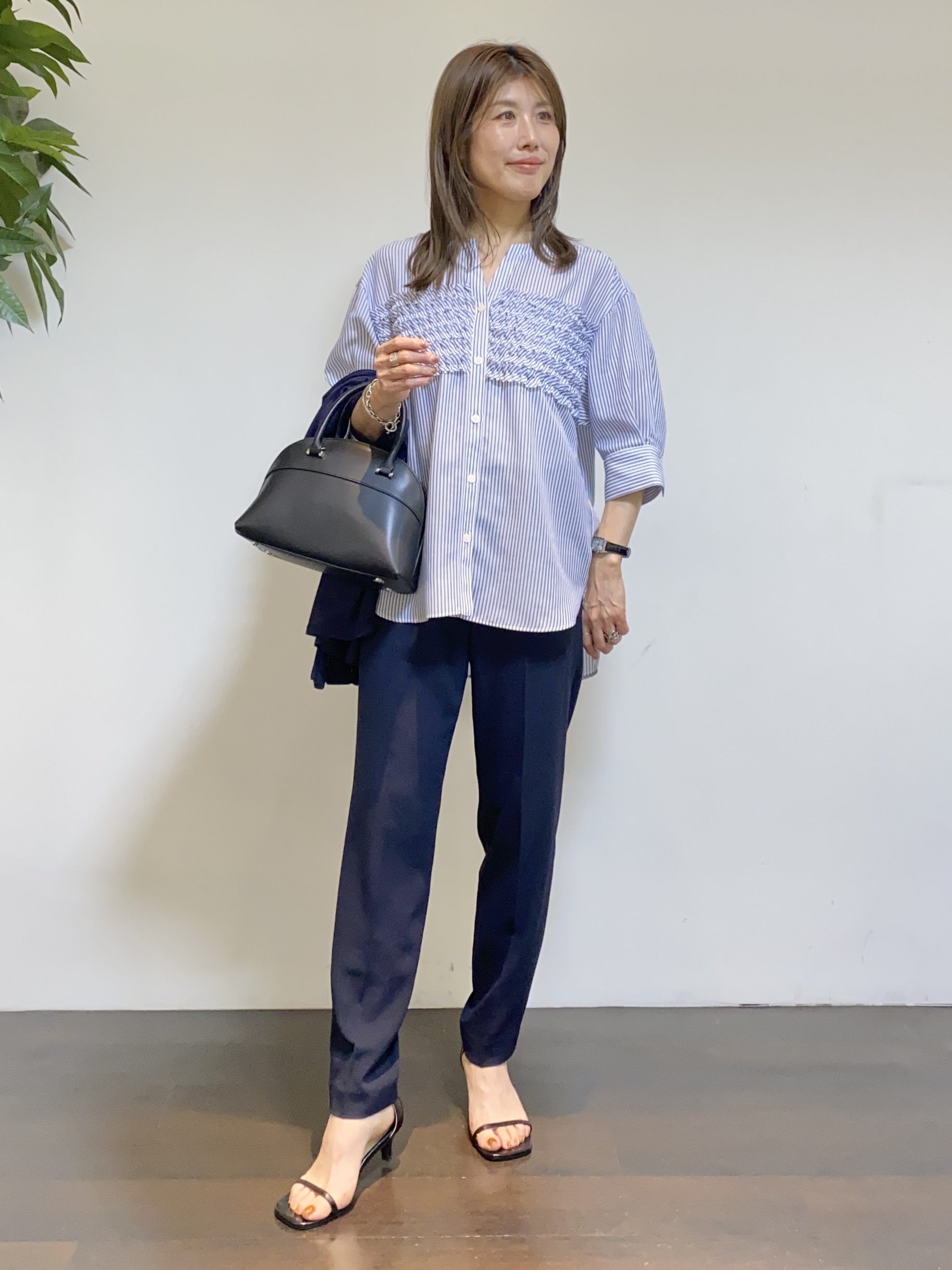tomoさんの「UNTITLED｜【接触冷感/通気性/洗える】フロントフリルブラウス」を使ったコーディネート