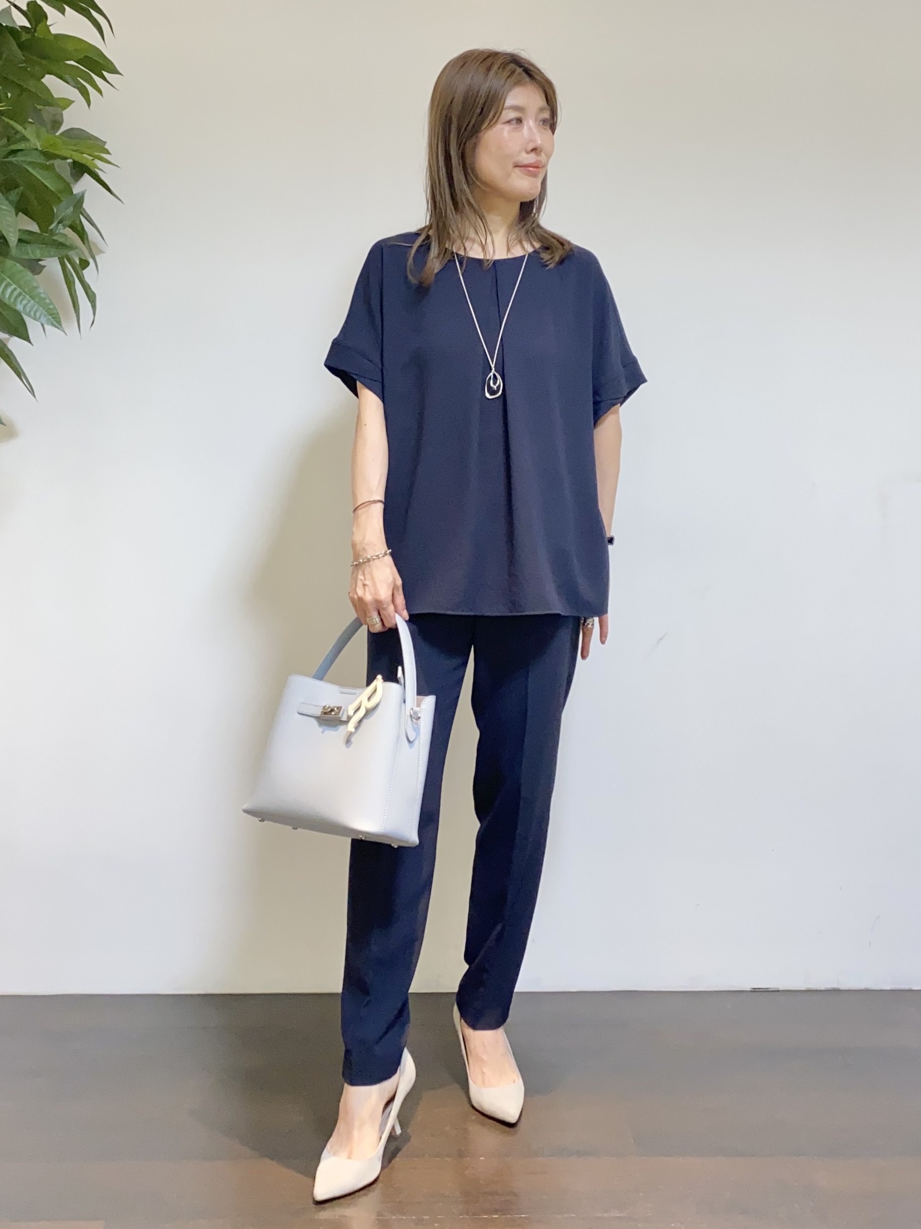 tomoさんの「UNTITLED｜【前後2WAY/はっ水/セットアップ可】リラクシーフレンチスリーブブラウス」を使ったコーディネート
