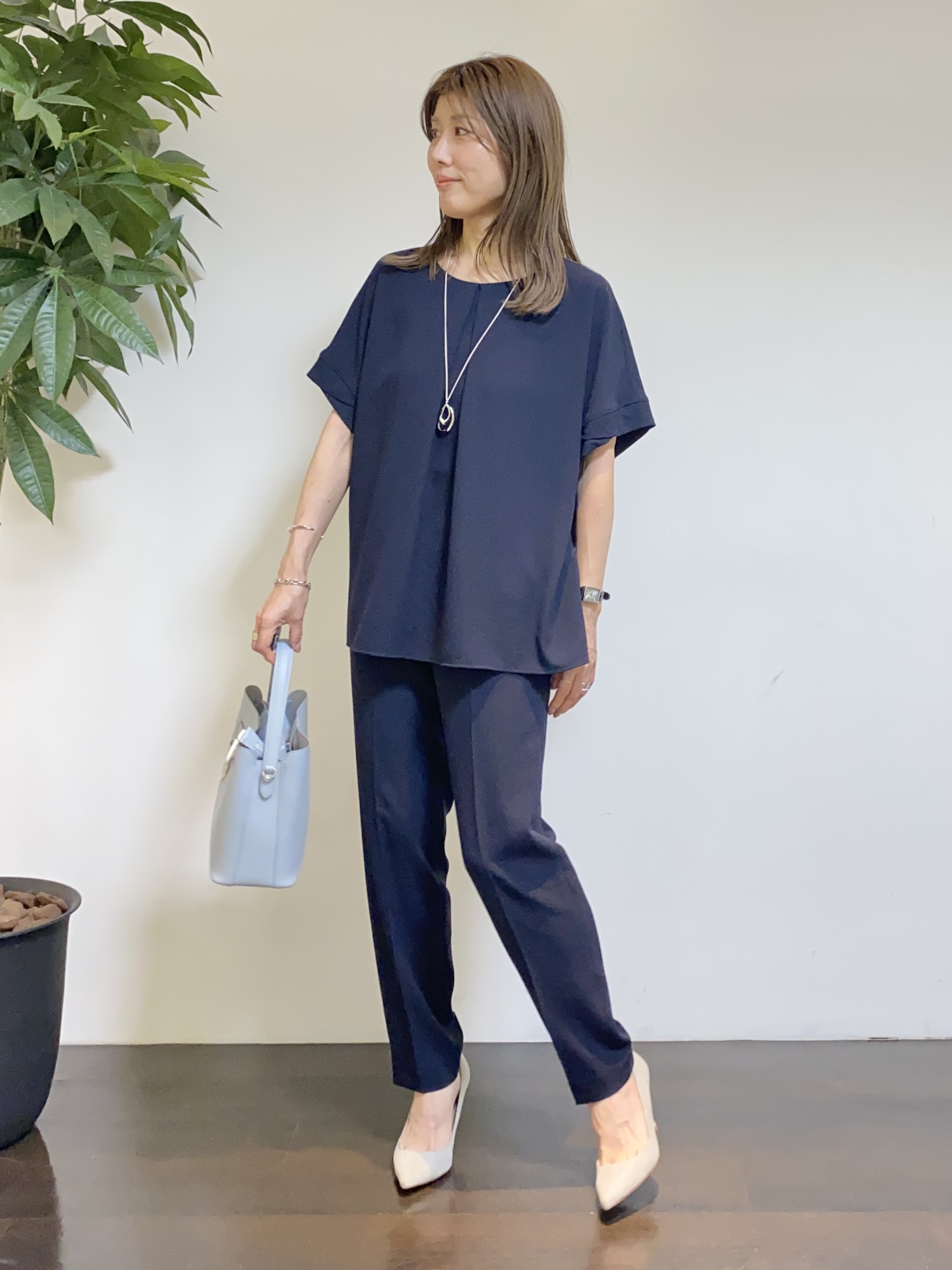 tomoさんの「UNTITLED｜【前後2WAY/はっ水/セットアップ可】リラクシーフレンチスリーブブラウス」を使ったコーディネート