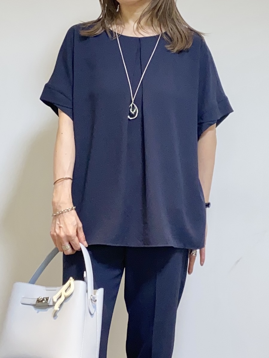 tomoさんの「UNTITLED｜【前後2WAY/はっ水/セットアップ可】リラクシーフレンチスリーブブラウス」を使ったコーディネート