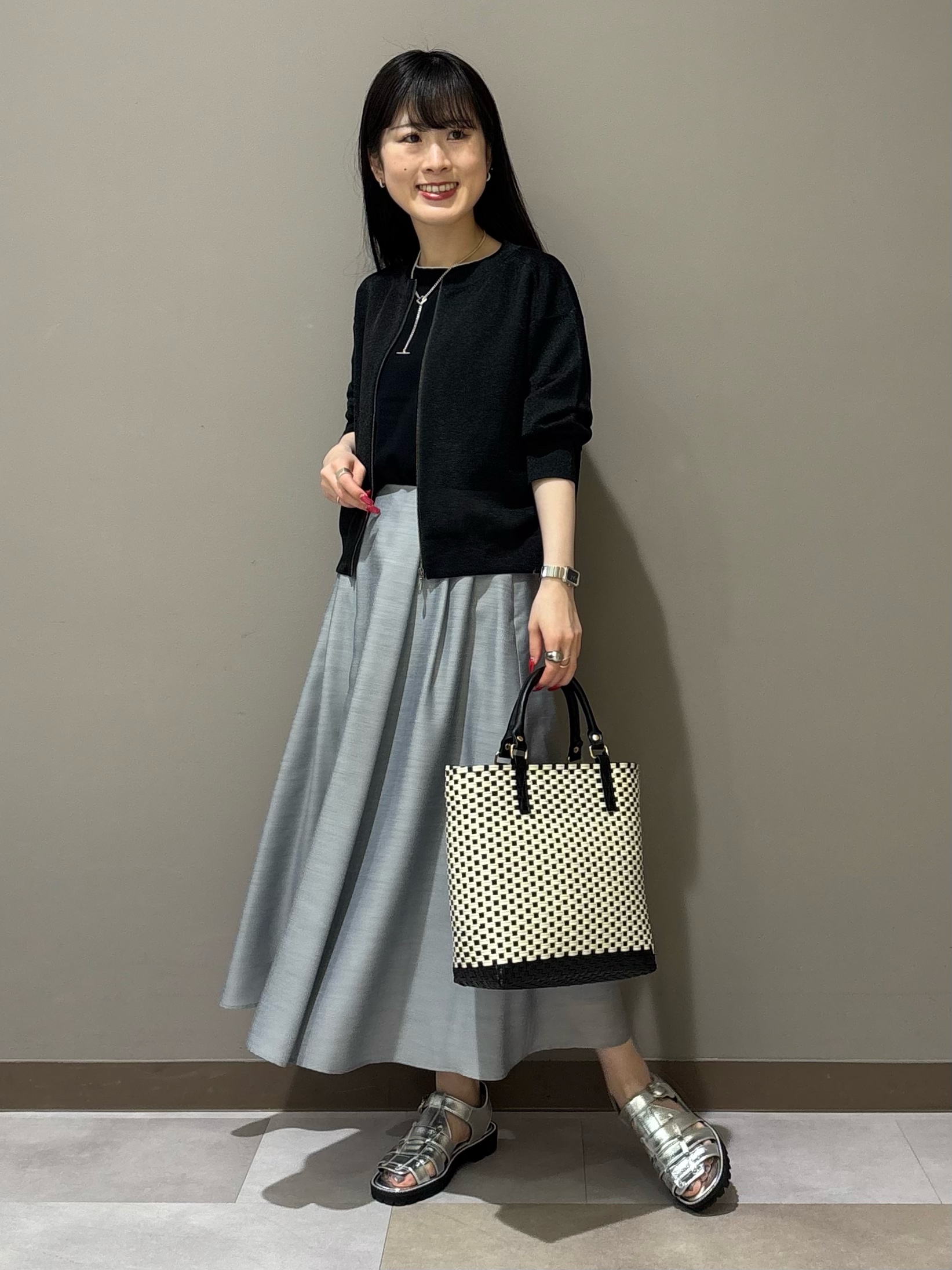 KEIKOさんの「INDIVI｜【洗える／シアーラメ】ブルゾン風ジップアップニットカーディガン」を使ったコーディネート