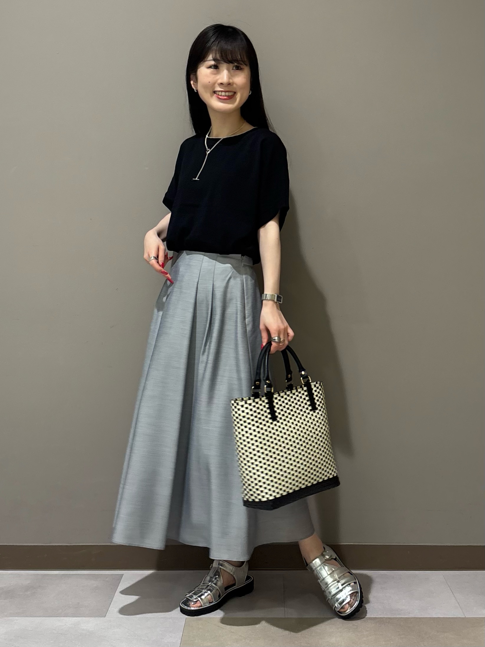 KEIKOさんの「INDIVI｜【洗える／シアーラメ】ブルゾン風ジップアップニットカーディガン」を使ったコーディネート