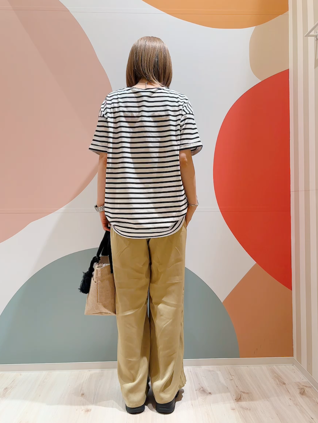 長男さんの「SHOO･LA･RUE｜【ひんやり/S-LL】インせず決まる フロントタックデザインTシャツ」を使ったコーディネート