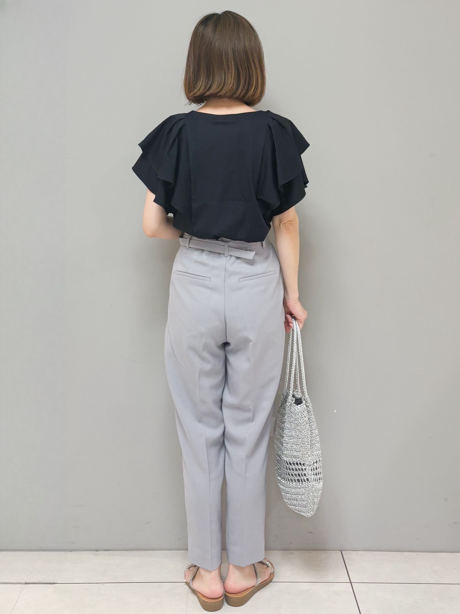 yさんの「OPAQUE.CLIP｜【接触冷感】ダブルフレアキーネックトップス《UVケア／洗濯機OK》」を使ったコーディネート