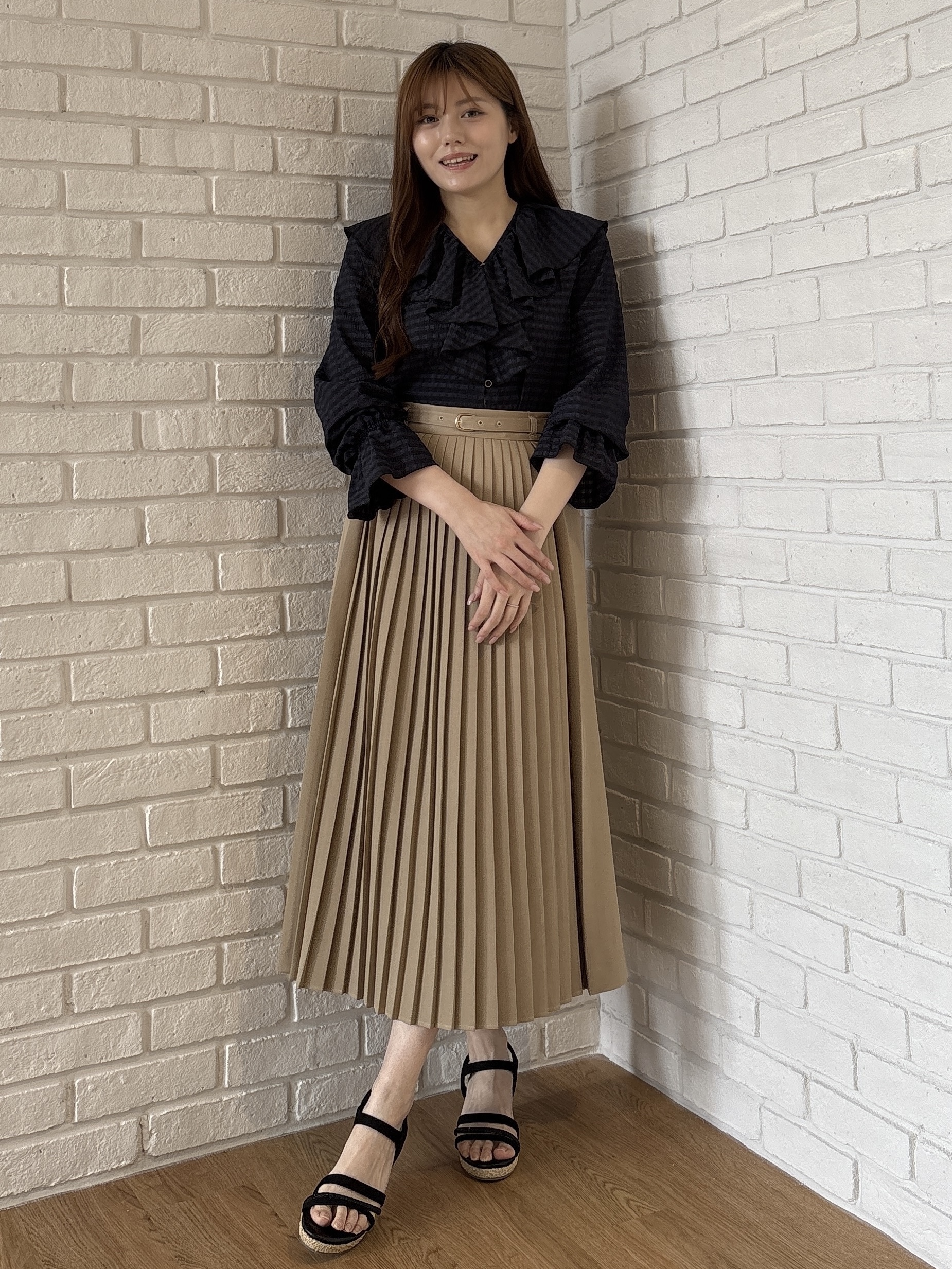 sayaさんの「grove｜高評価！大人の華やぎチェックフリルブラウス」を使ったコーディネート