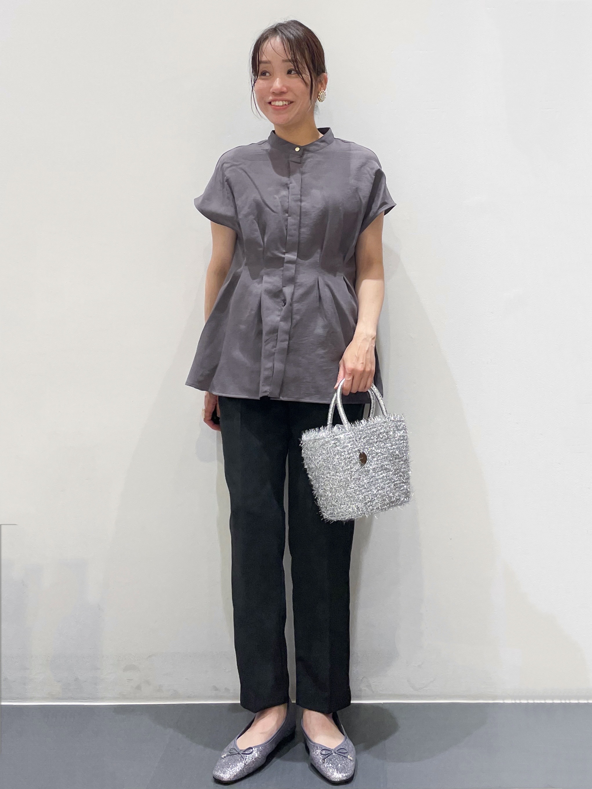ともも。さんの「OPAQUE.CLIP｜【接触冷感／吸水速乾】リネンライク タックフレンチスリーブブラウス《洗濯機OK》」を使ったコーディネート
