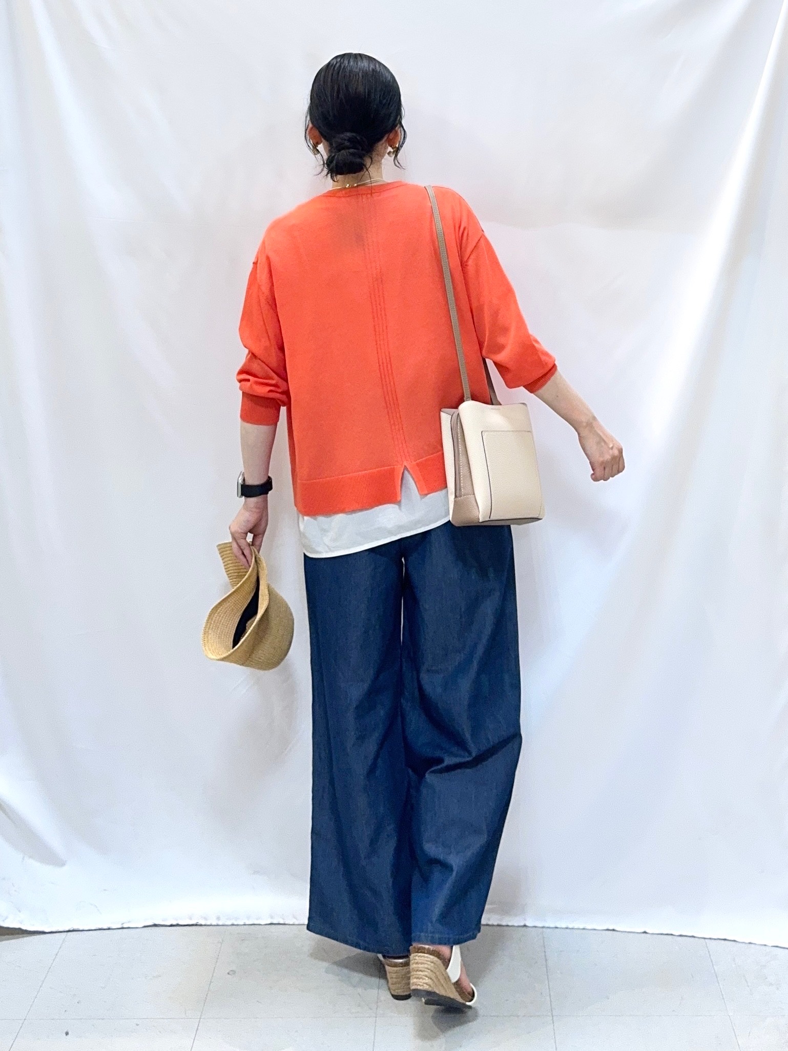 𝐇𝐢𝐫𝐨𝐦𝐢さんの「SHOO･LA･RUE｜【ひんやり/洗濯機可/S-LL】オンにもオフにも マルチに使えるボタンレスカーディガン」を使ったコーディネート
