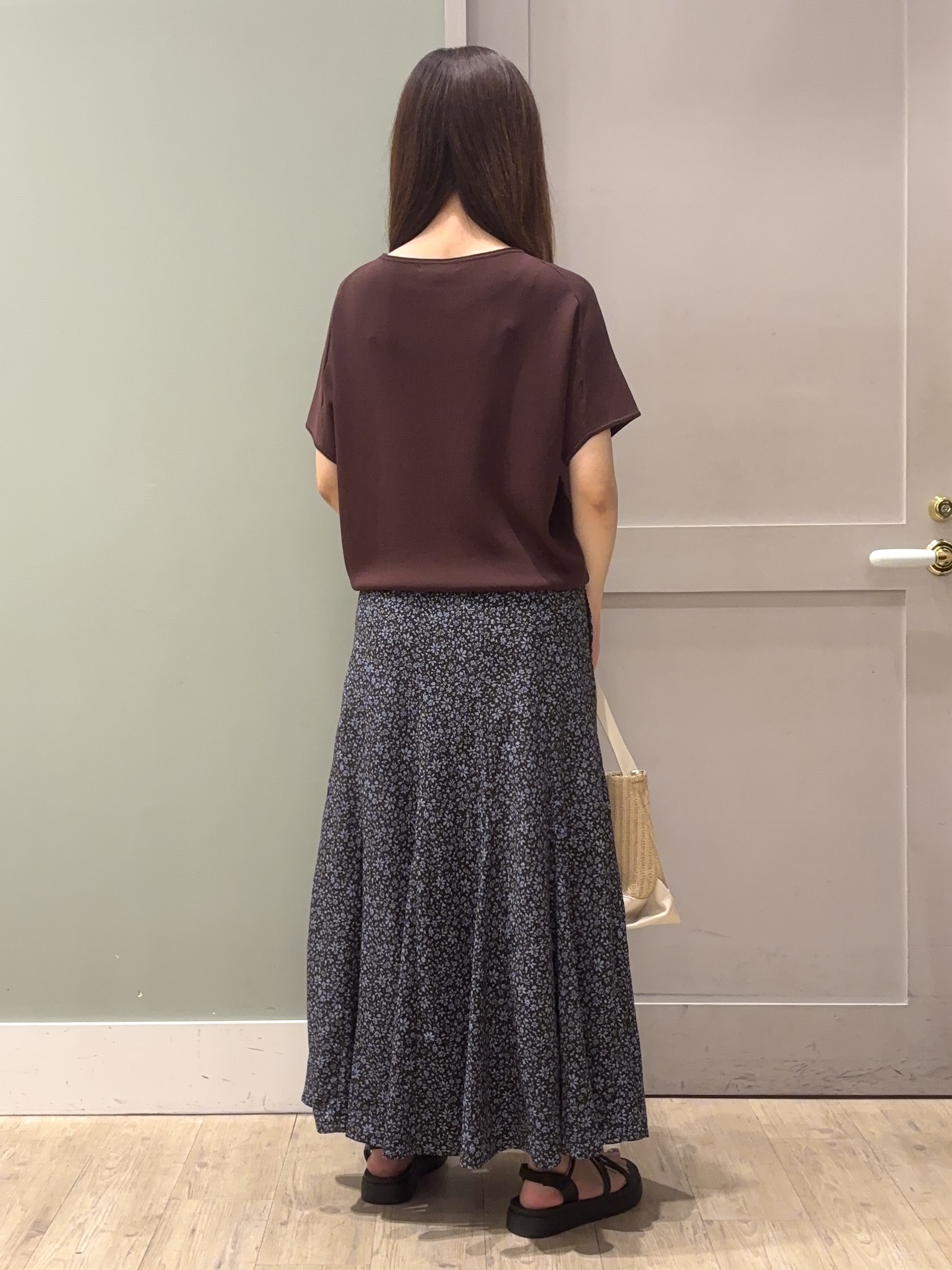 しばみさんの「grove｜【シリーズ累計36万枚！名品ニット】やわらかドライタッチ ドルマンニット」を使ったコーディネート