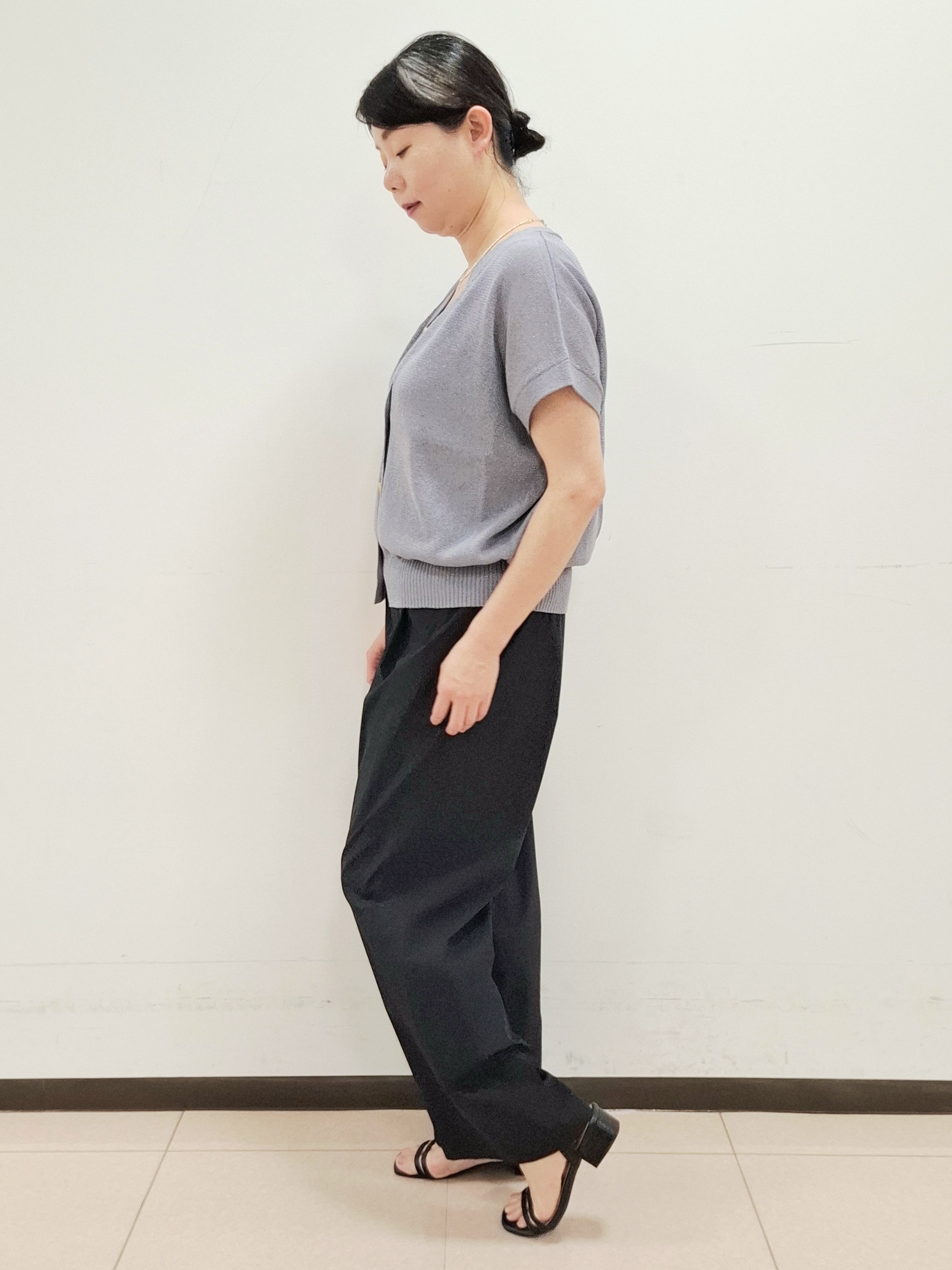 ねぎさんの「UNTITLED｜【洗える/清涼感】ドライタッチスリーブレスカーディガン」を使ったコーディネート