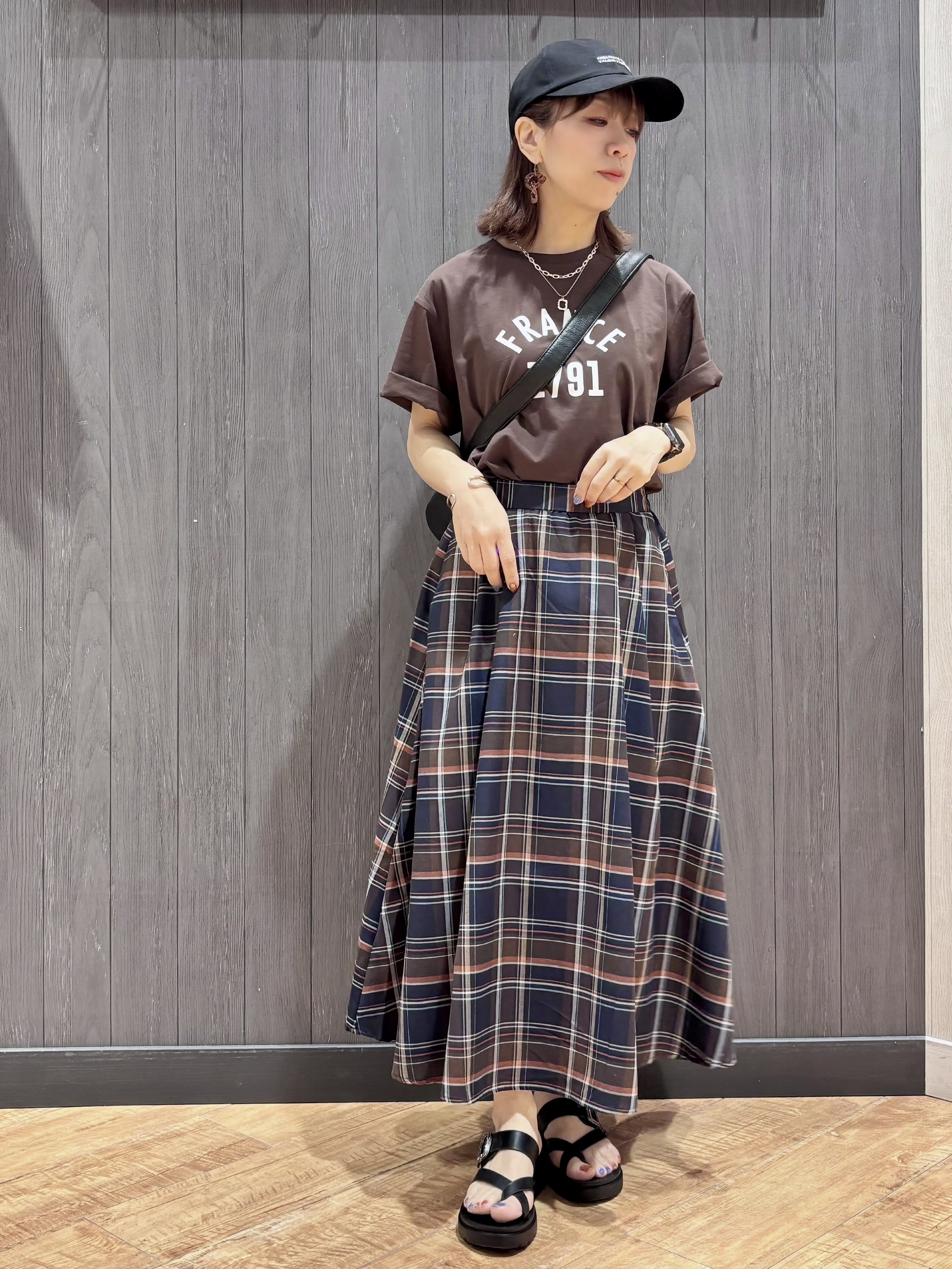 meiさんの「SHOO･LA･RUE｜【綿100%/ひんやり/S-LL】選べる3柄 大人のプリントTシャツ」を使ったコーディネート