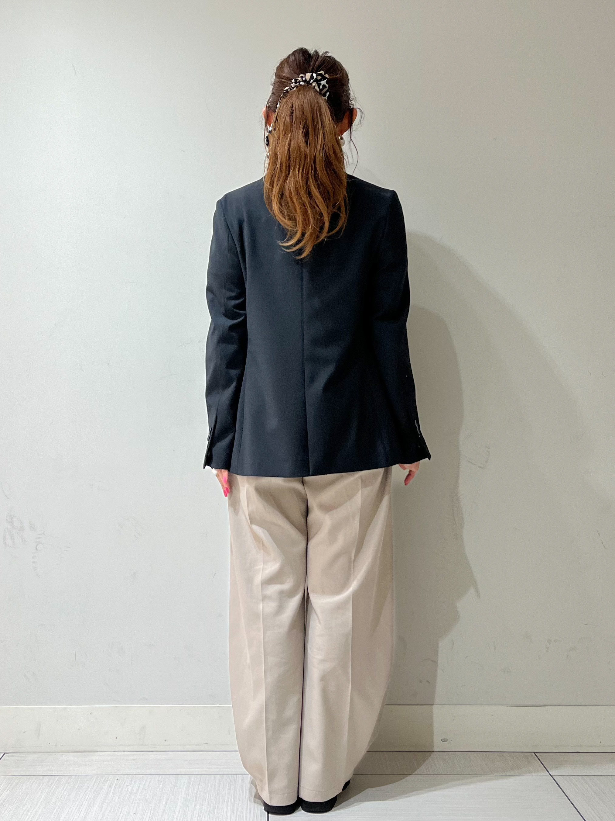 じゅんさんの「DRESSTERIOR｜【セットアップ可】ピークドダブルライトストレッチジャケット」を使ったコーディネート