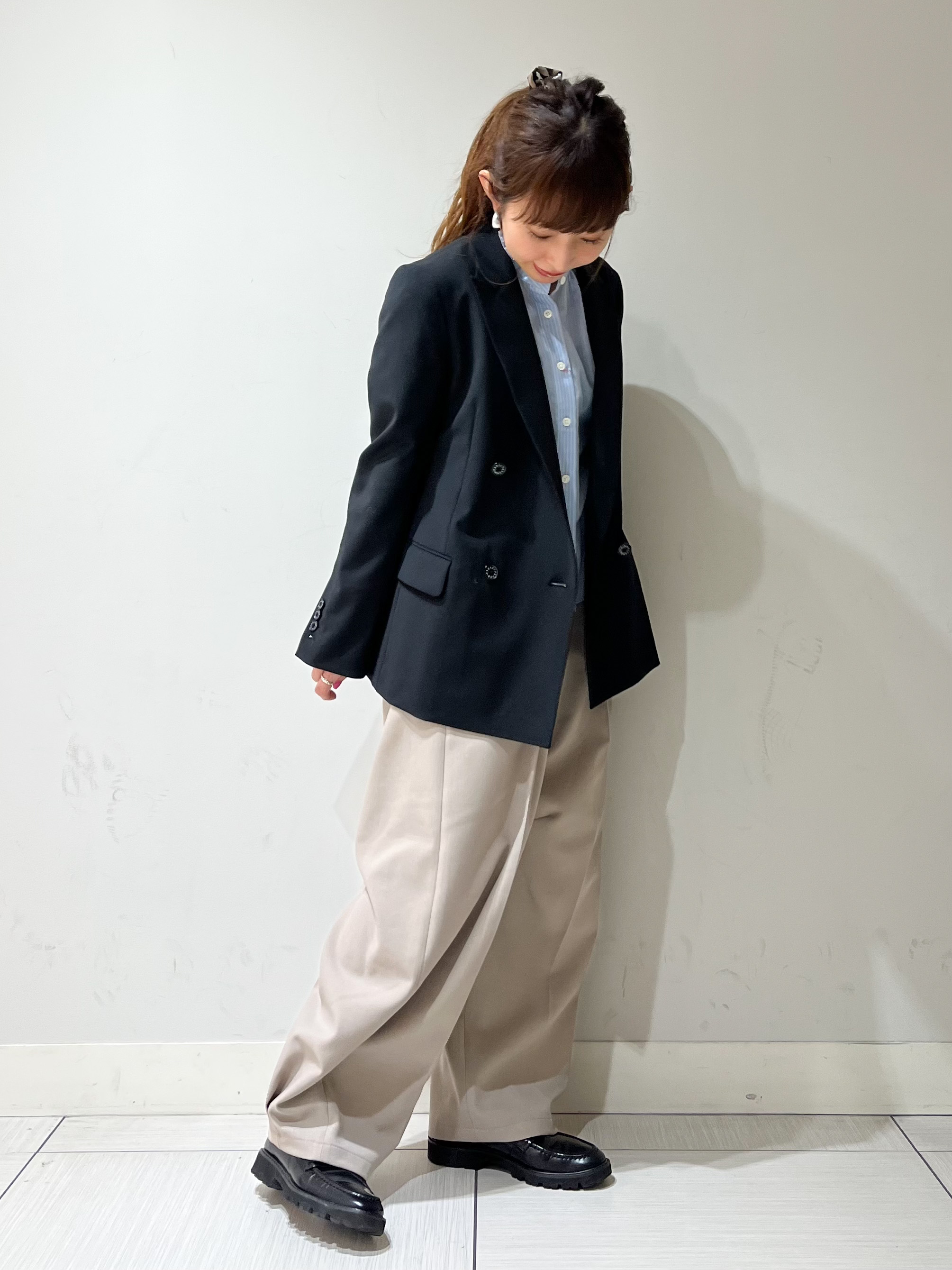じゅんさんの「DRESSTERIOR｜【セットアップ可】ピークドダブルライトストレッチジャケット」を使ったコーディネート
