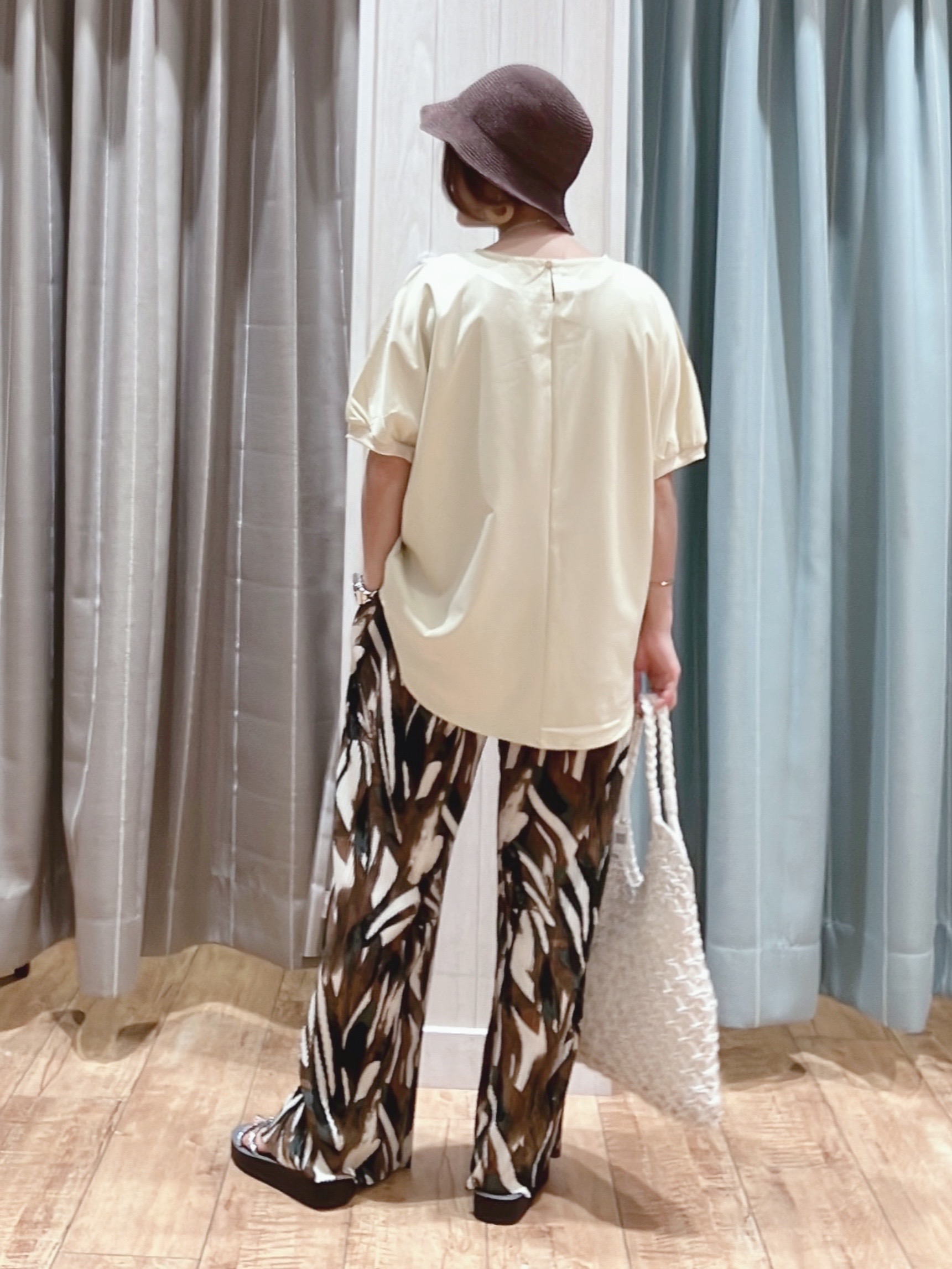 aaamiさんの「SHOO･LA･RUE｜【ひんやり/洗濯後しわになりにくい】インせず着られる さらっとタッチのドルマンブラウス」を使ったコーディネート