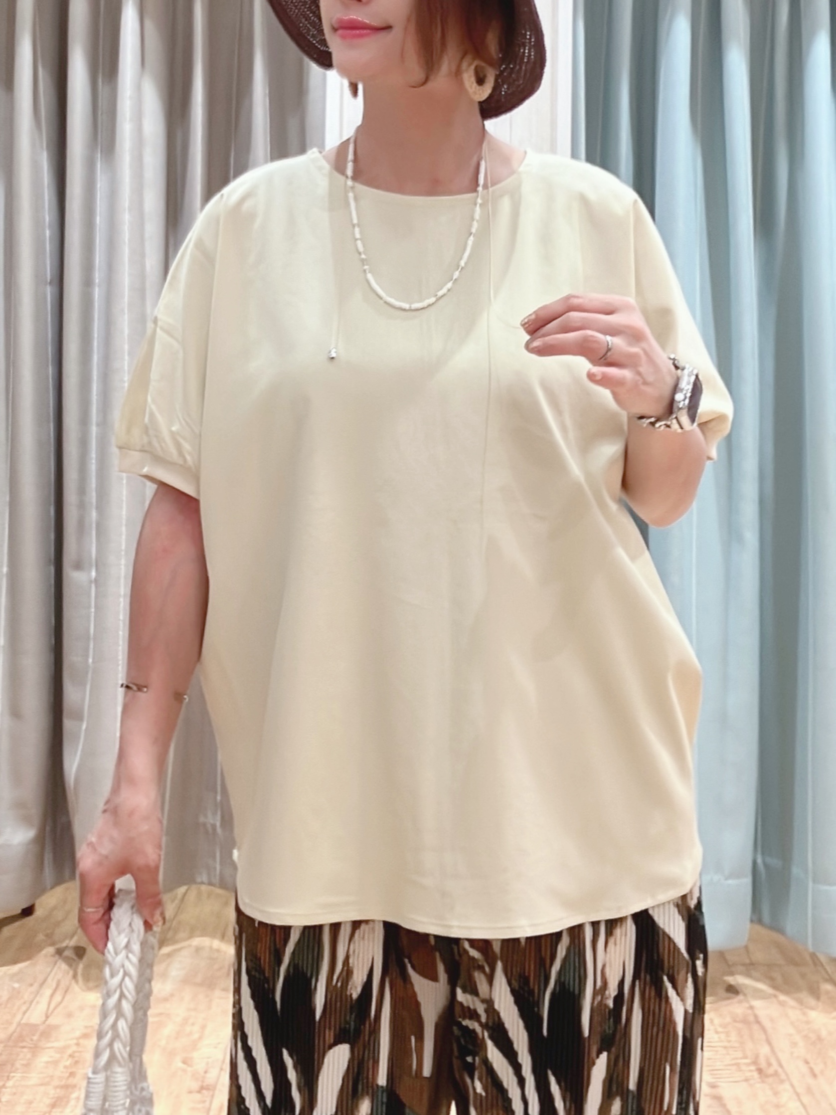 aaamiさんの「SHOO･LA･RUE｜【ひんやり/洗濯後しわになりにくい】インせず着られる さらっとタッチのドルマンブラウス」を使ったコーディネート
