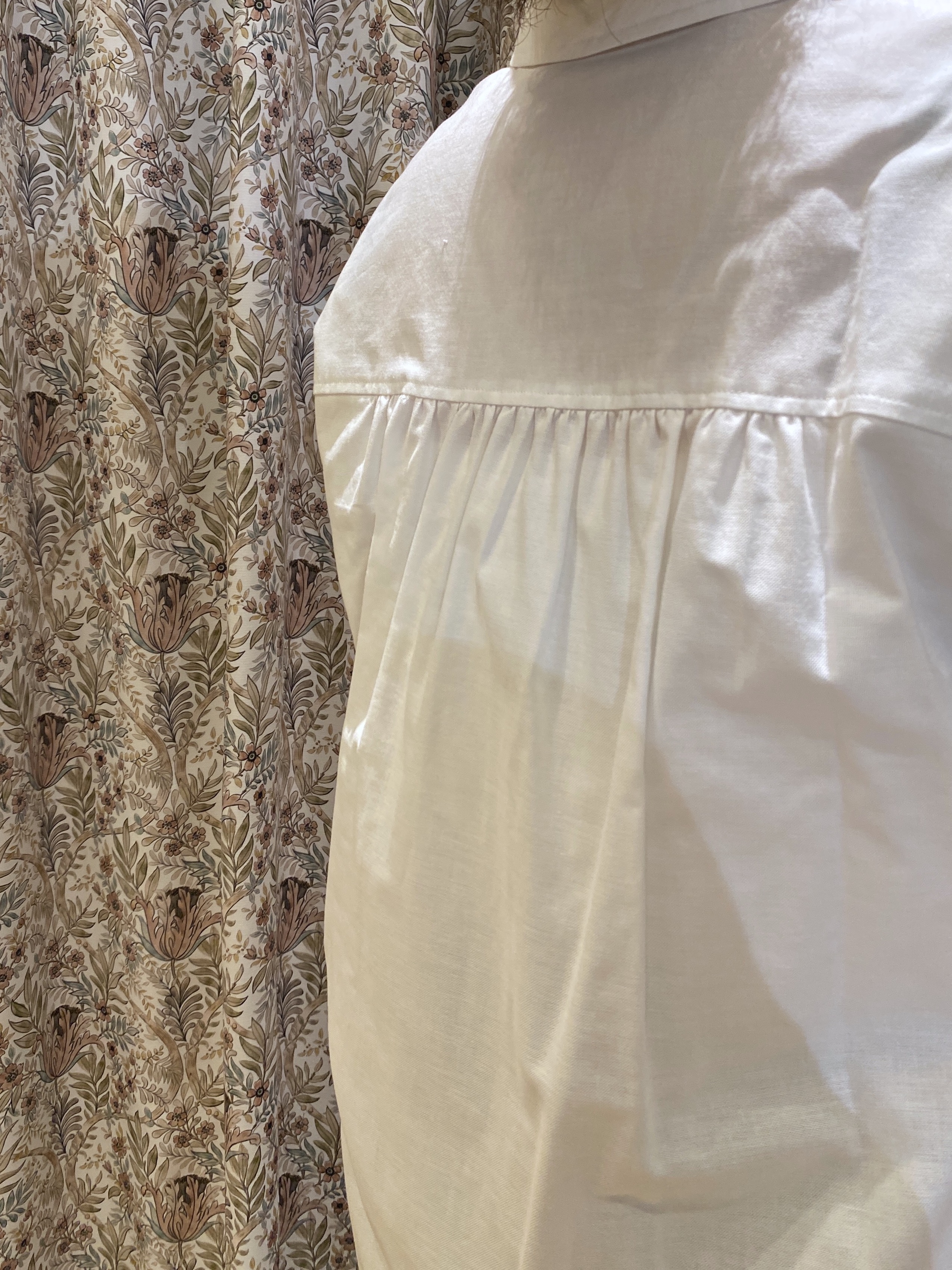 Ayano.Kさんの「DRESSTERIOR｜【毎年人気/ウォッシャブル】バックフレアオックスシャツ」を使ったコーディネート