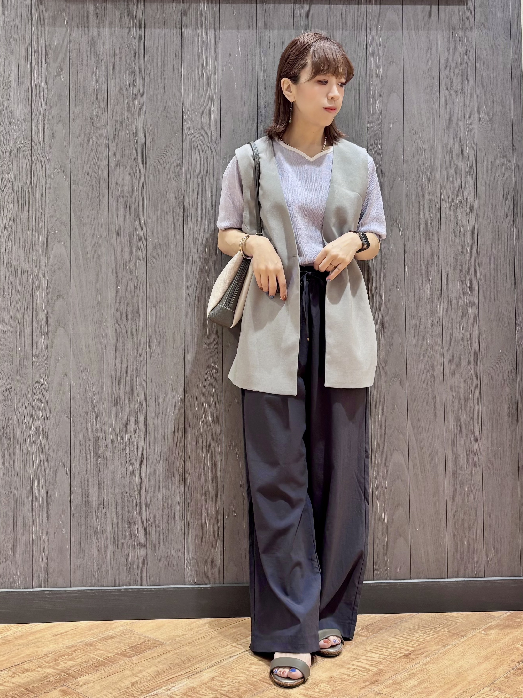 meiさんの「SHOO･LA･RUE｜【セットアップ可/洗濯後しわになりにくい/S-LL】シンプルで合わせやすい ノーカラージレ」を使ったコーディネート