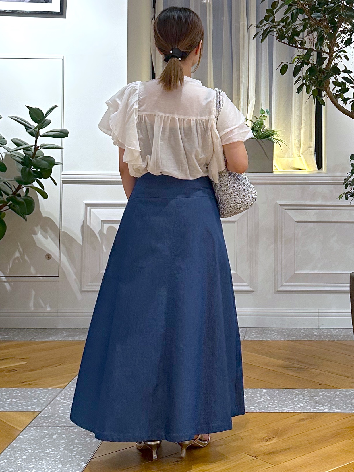 なべこさんの「DRESSTERIOR｜コットンシルク ラッフルスリーブ ブラウス」を使ったコーディネート