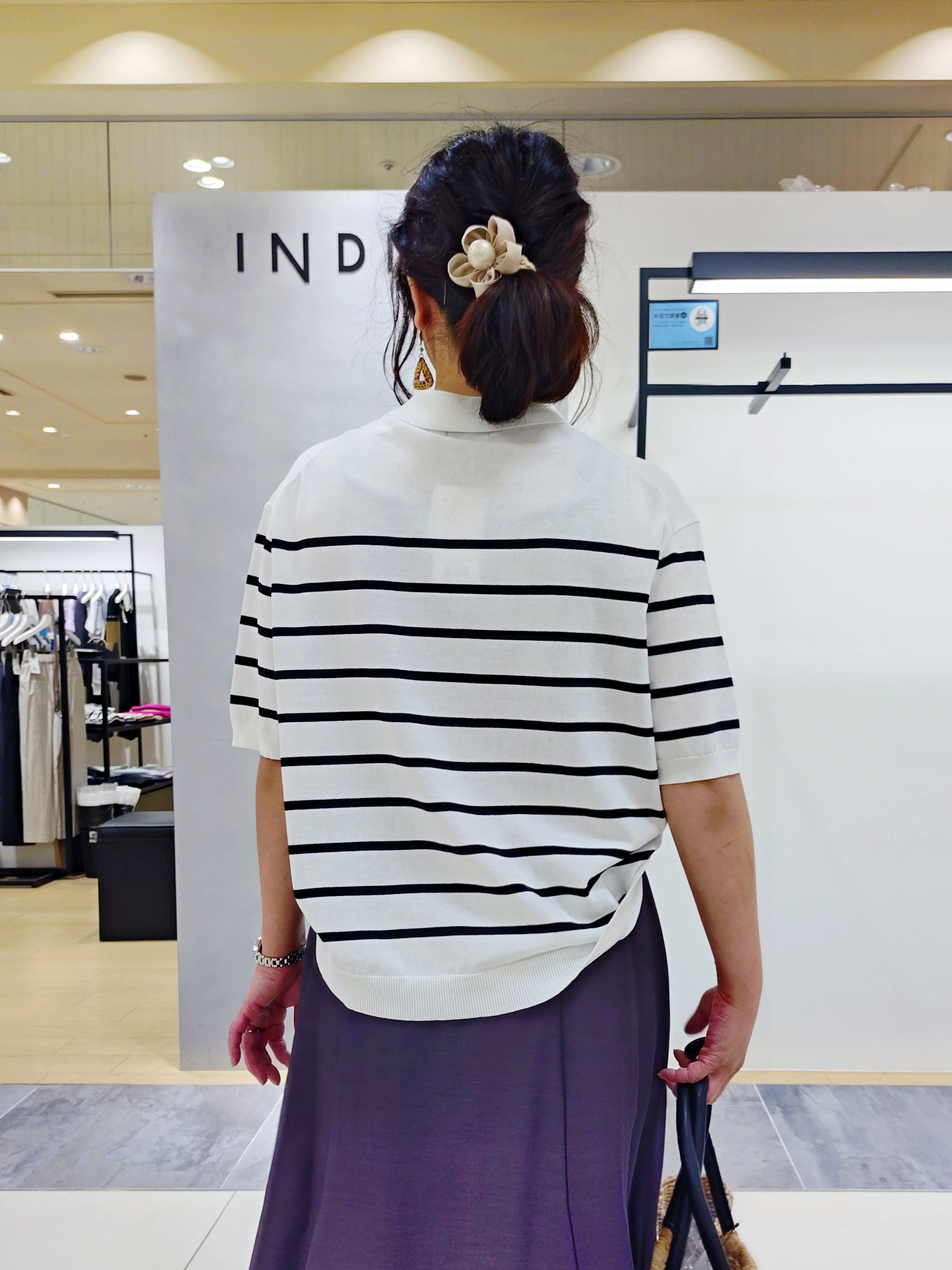 TOMOMIさんの「INDIVI｜【洗える／コットン】ドライタッチさらりポロ襟ニットT」を使ったコーディネート
