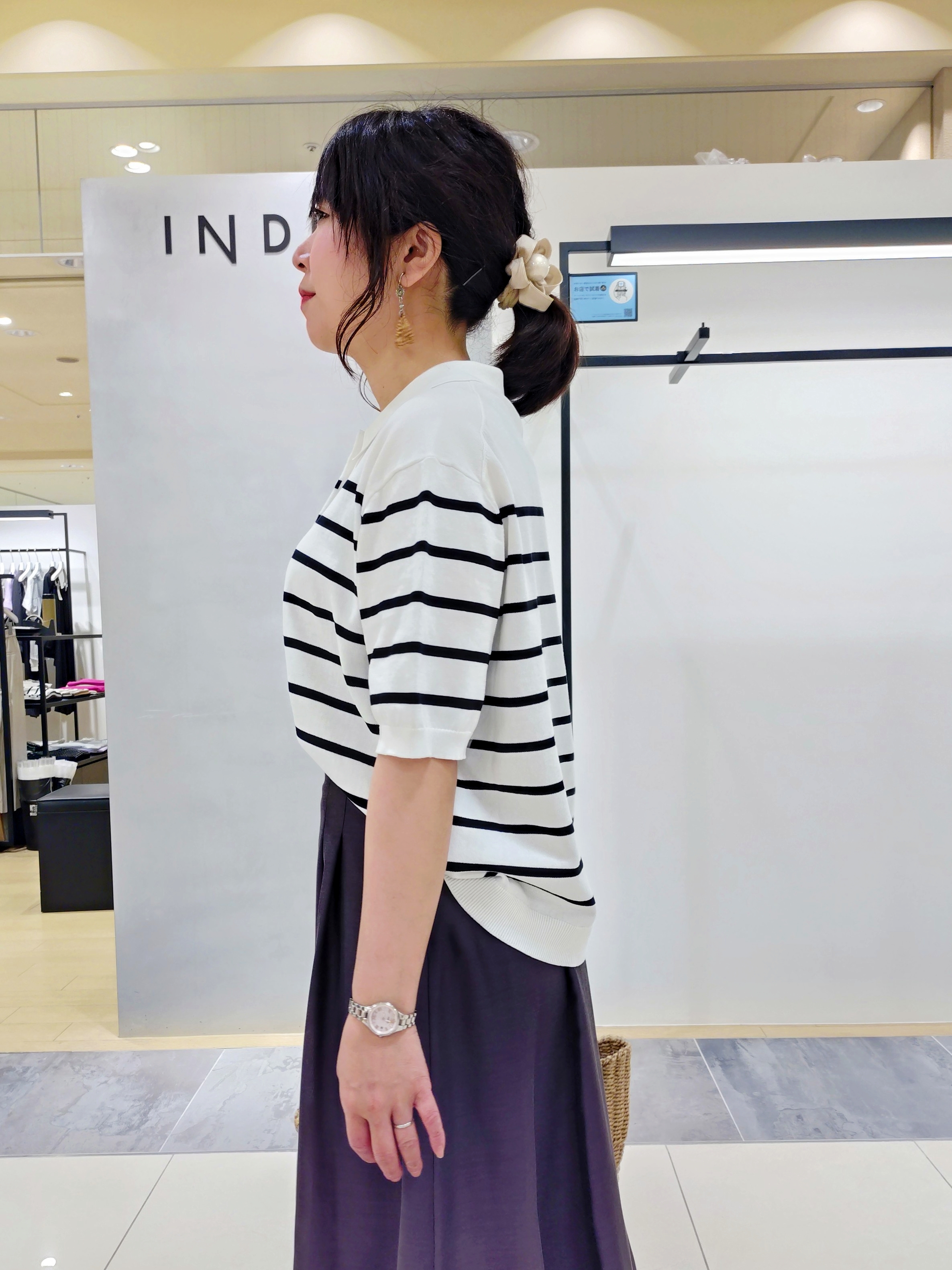 TOMOMIさんの「INDIVI｜【洗える／コットン】ドライタッチさらりポロ襟ニットT」を使ったコーディネート