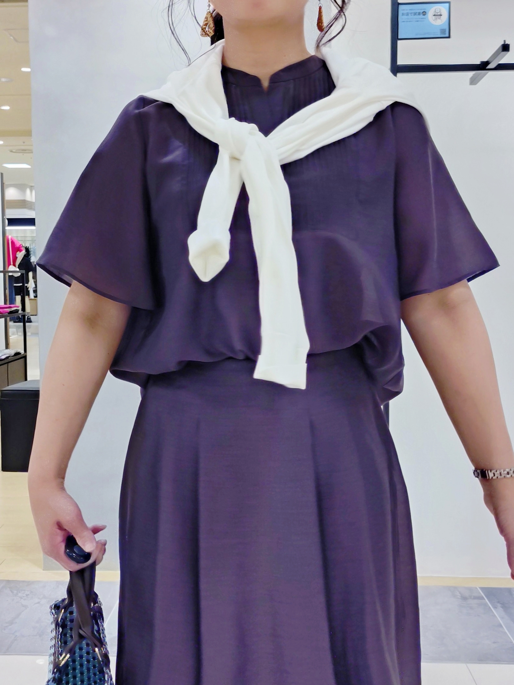 TOMOMIさんの「INDIVI｜【接触冷感/洗える】シアーシャンブレーピンタックブラウス」を使ったコーディネート