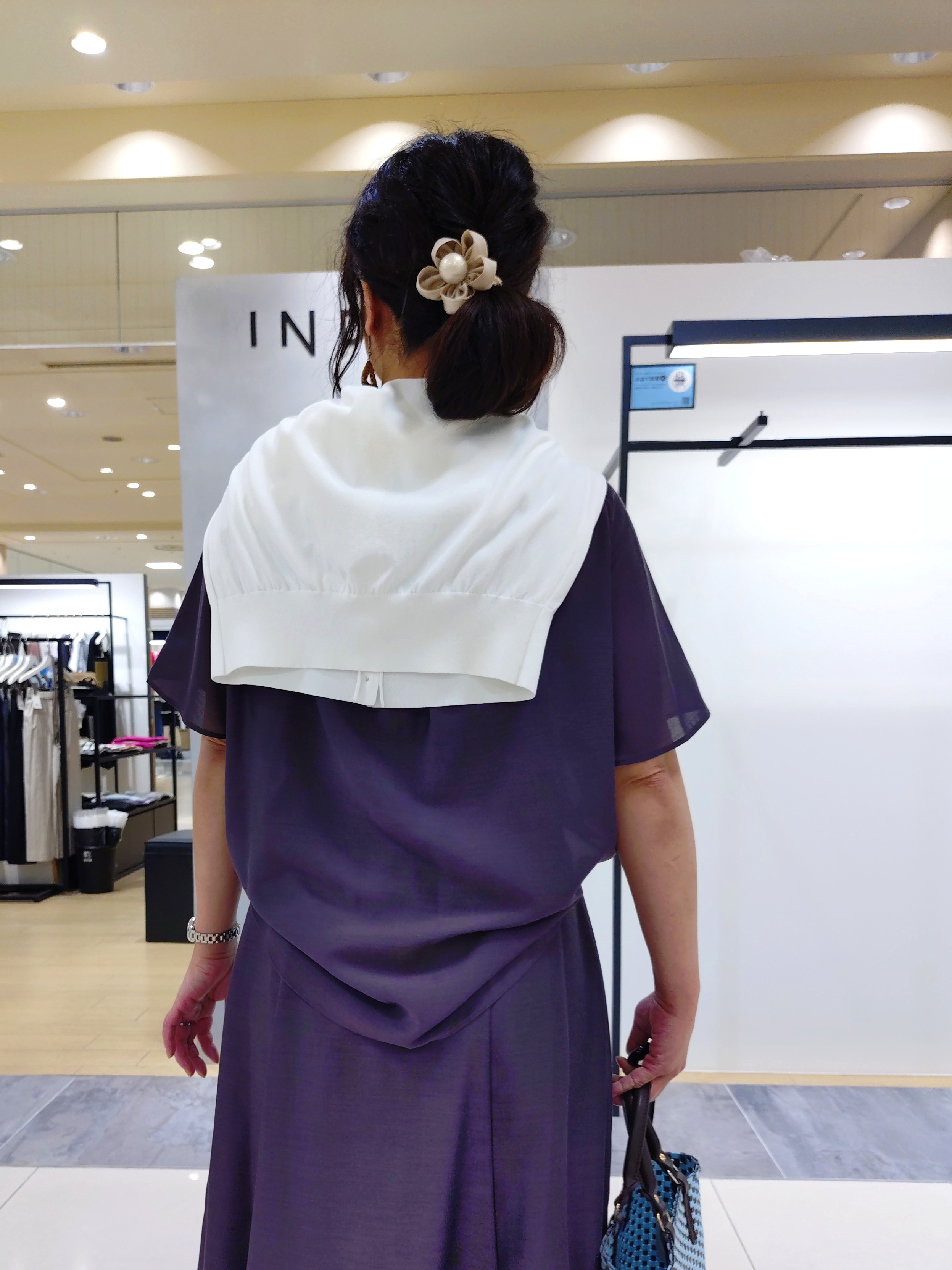TOMOMIさんの「INDIVI｜【接触冷感/洗える】シアーシャンブレーピンタックブラウス」を使ったコーディネート