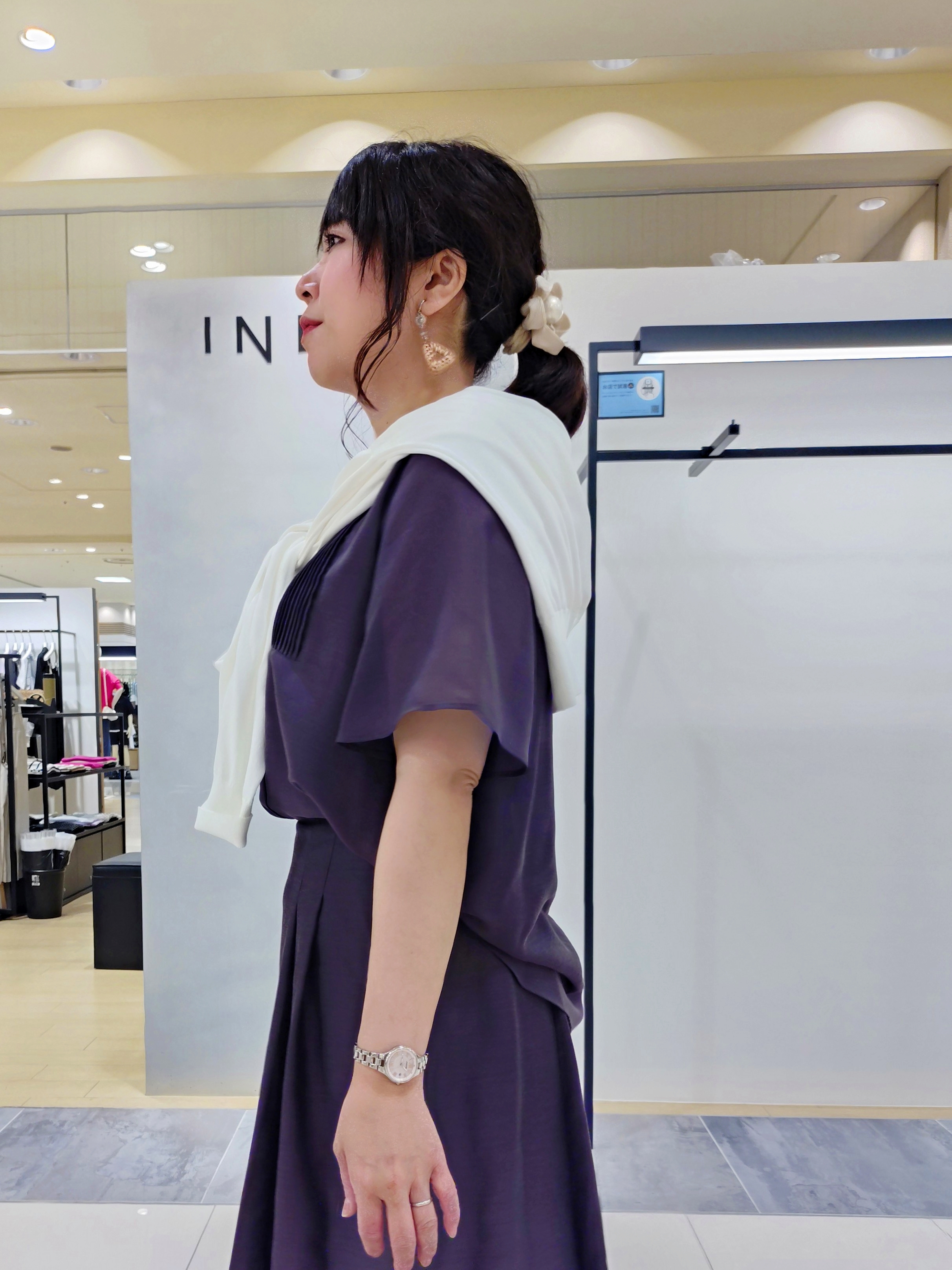 TOMOMIさんの「INDIVI｜【接触冷感/洗える】シアーシャンブレーピンタックブラウス」を使ったコーディネート