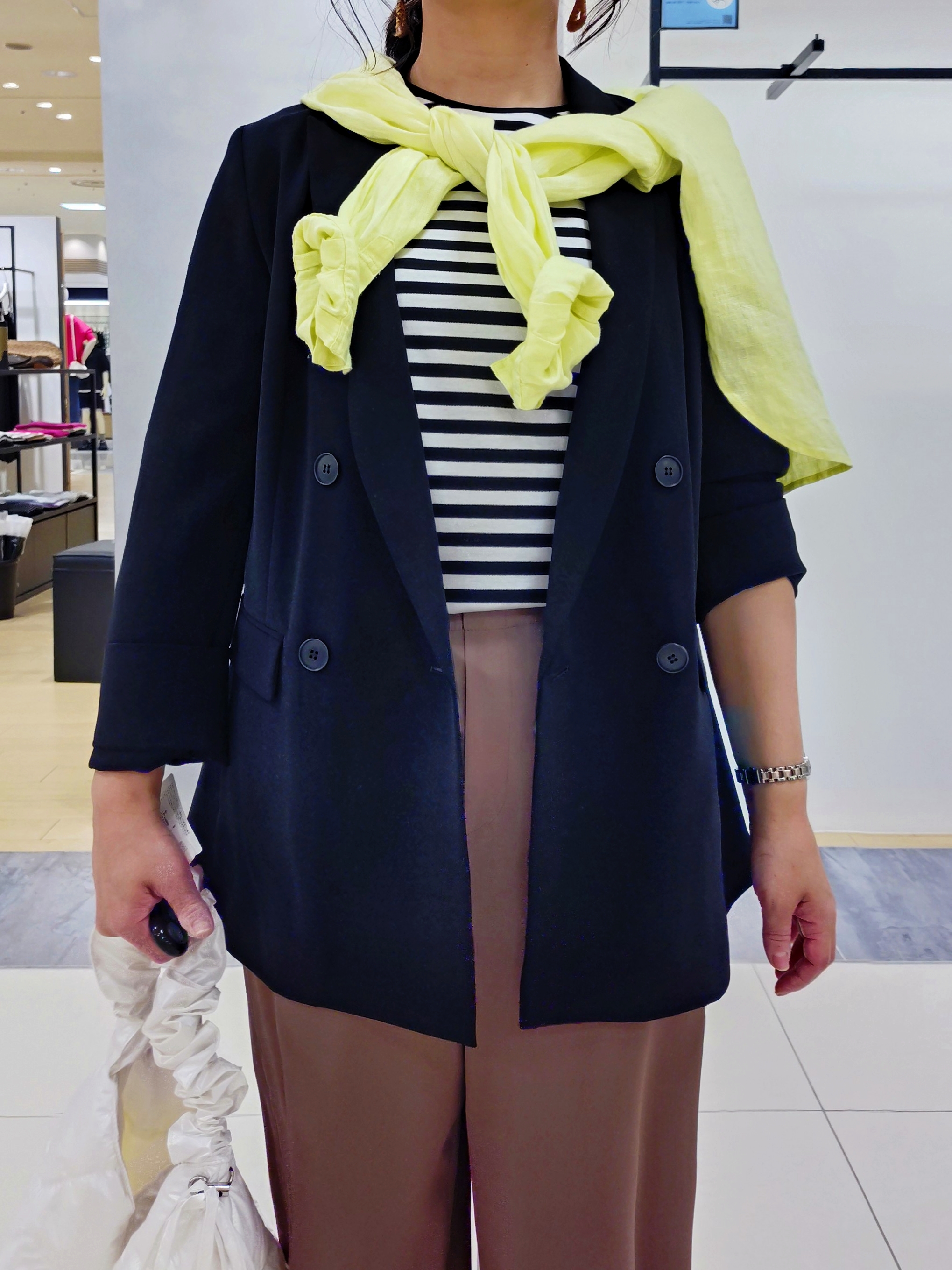 TOMOMIさんの「INDIVI｜【さらに軽く軽快！／着る日傘】イージーワイドパンツ」を使ったコーディネート