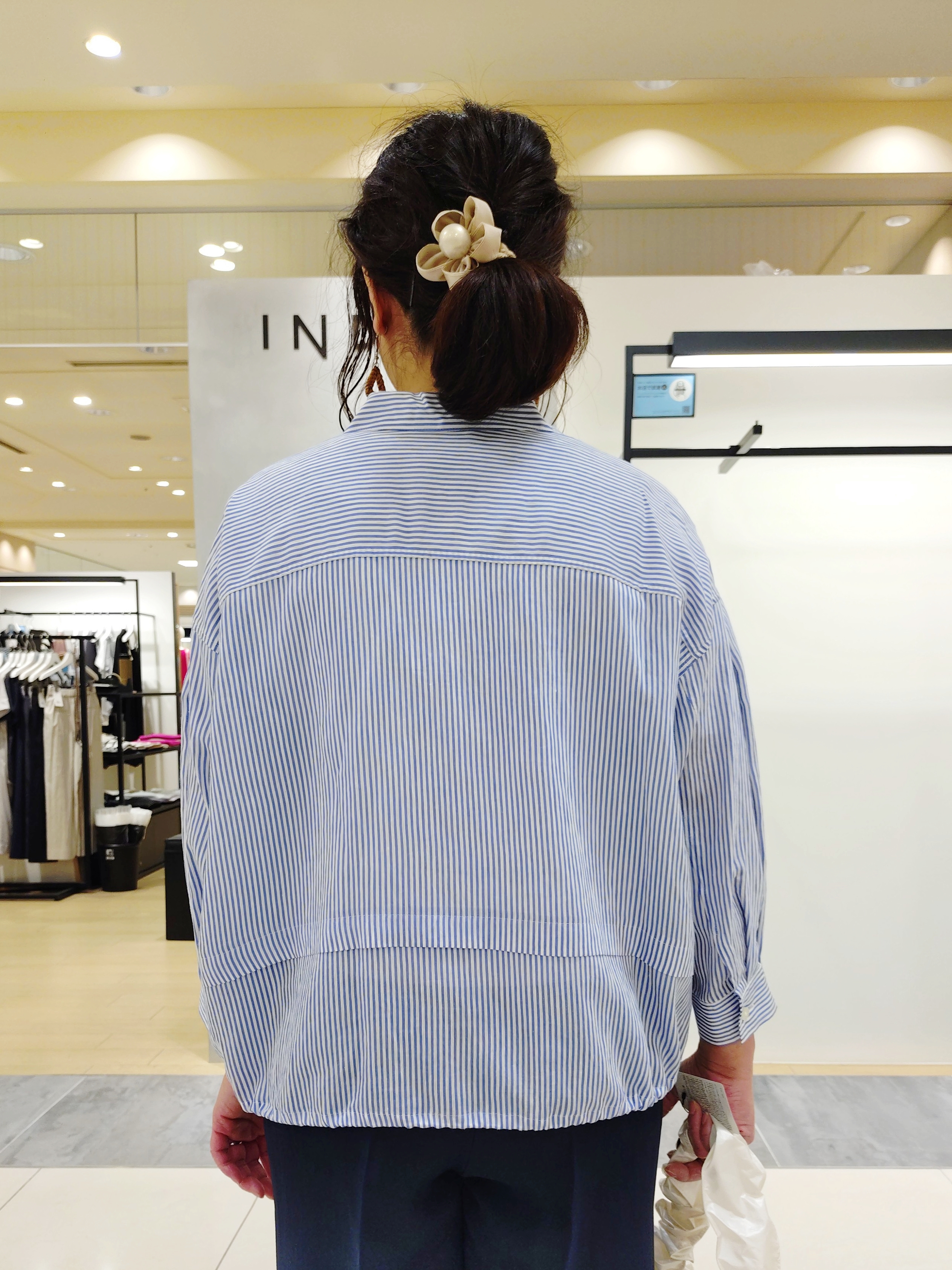 TOMOMIさんの「INDIVI｜【洗える／UVケア／SETUP可】着る日傘ワイドパンツ」を使ったコーディネート