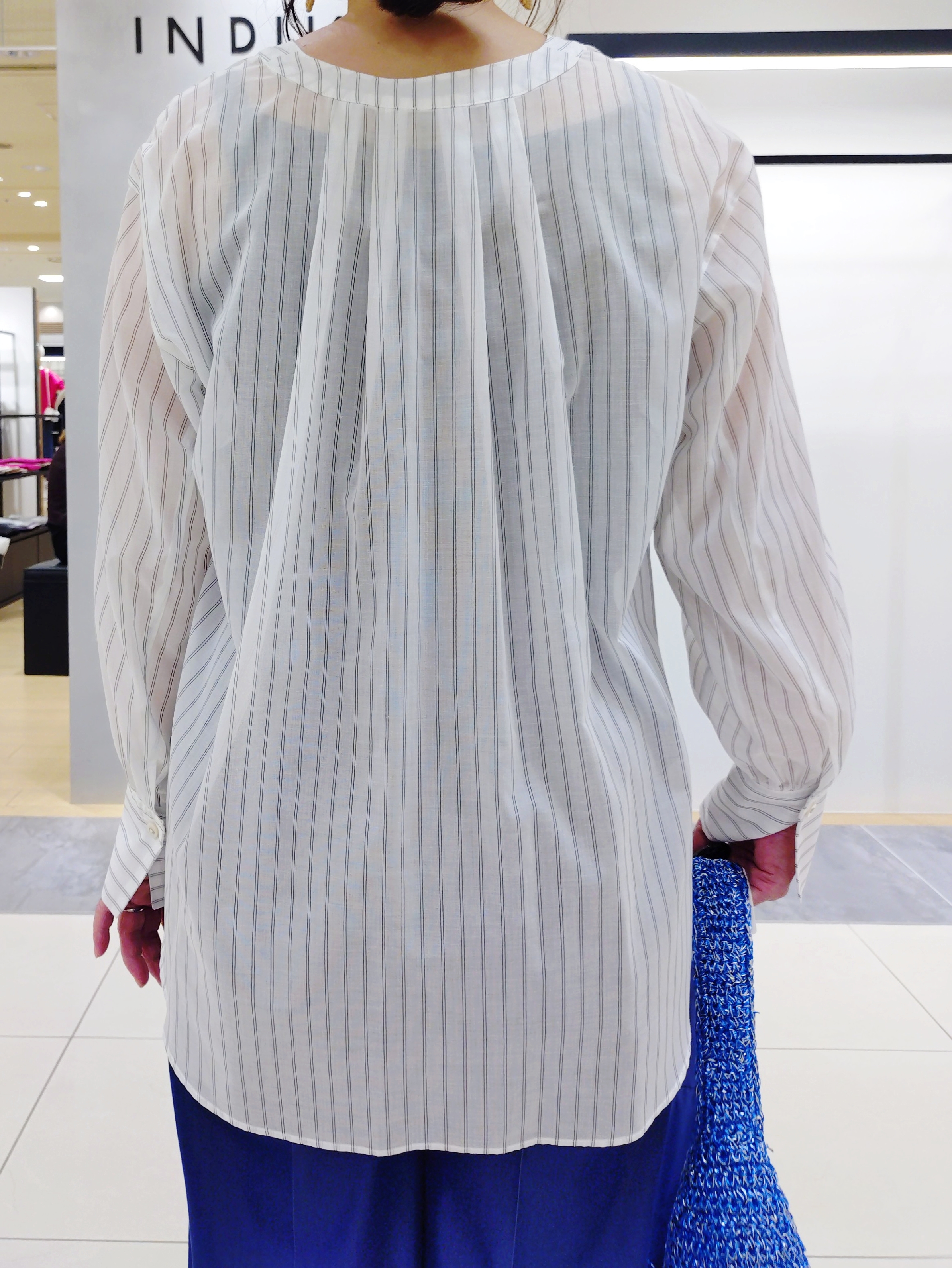 TOMOMIさんの「INDIVI｜【洗える／UVケア／SETUP可能】デニムライクワイドパンツ」を使ったコーディネート