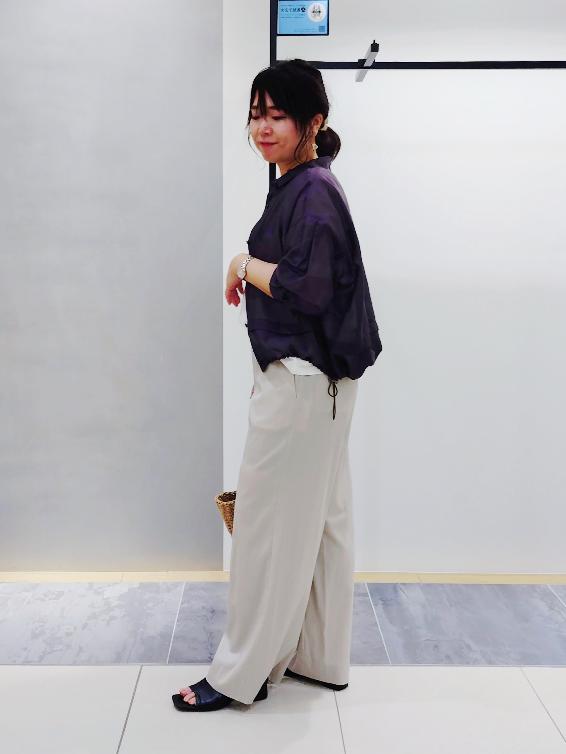 TOMOMIさんの「INDIVI｜【透かし編み】ペーパーヤーン バスケットバッグ」を使ったコーディネート