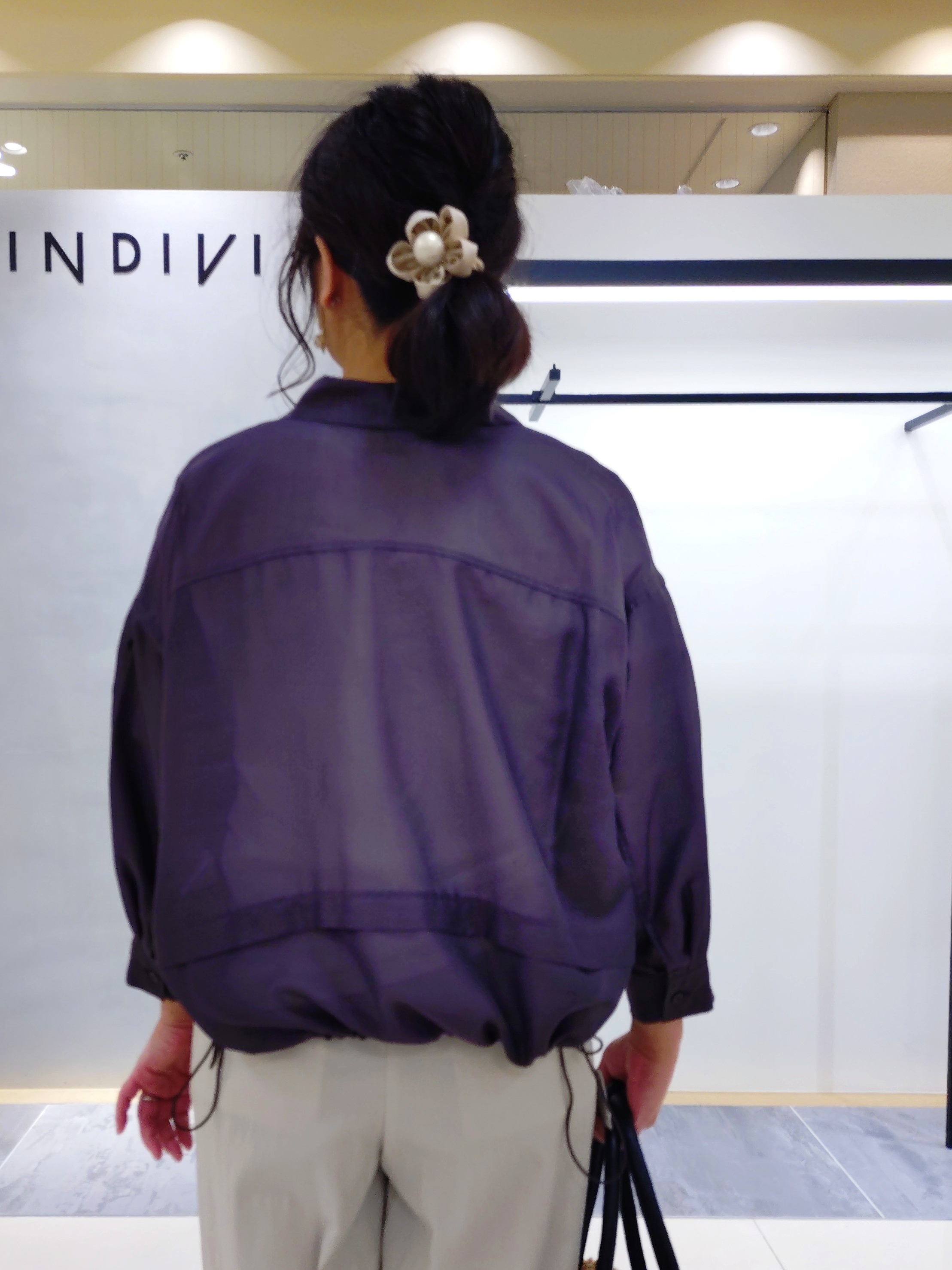 TOMOMIさんの「INDIVI｜【透かし編み】ペーパーヤーン バスケットバッグ」を使ったコーディネート